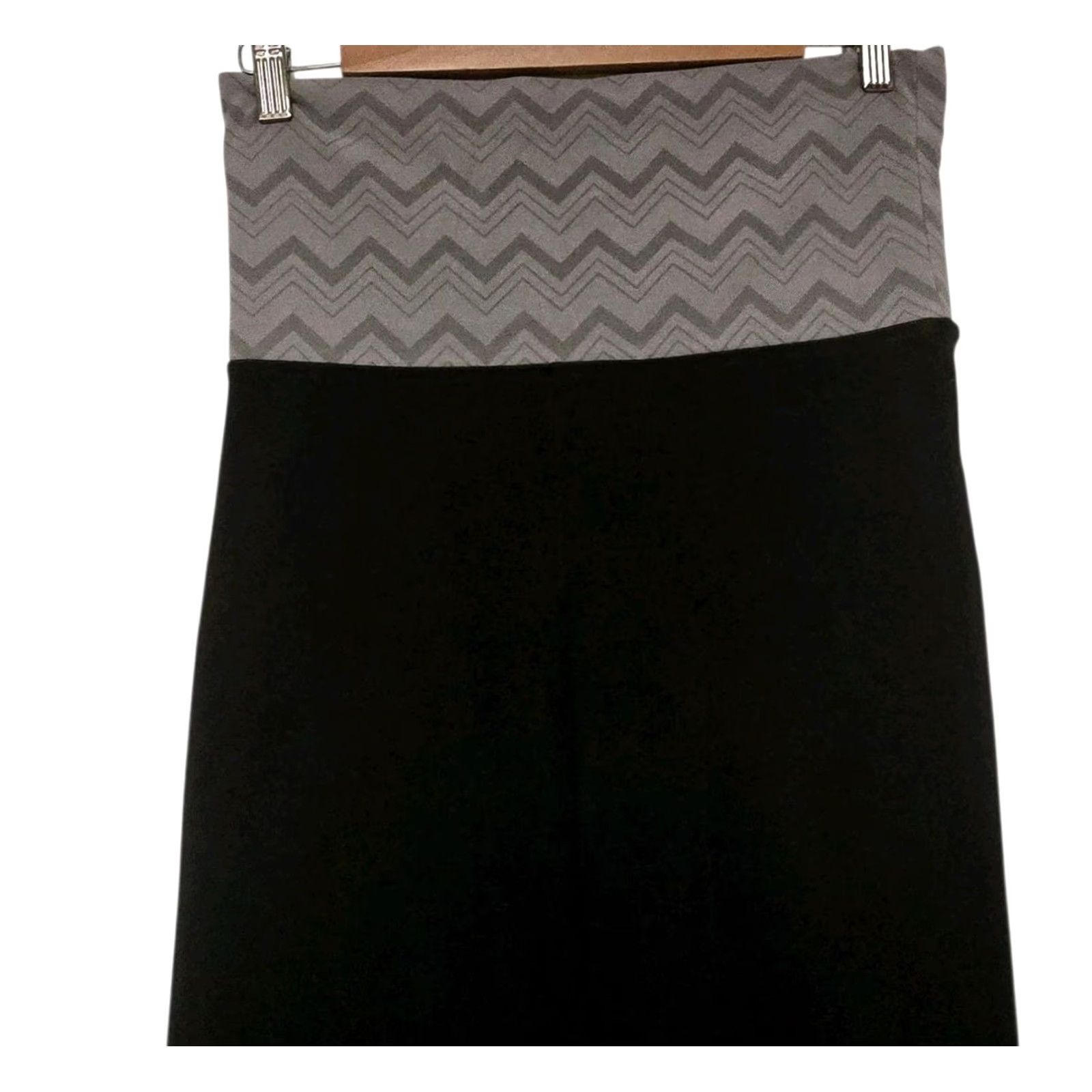 Pinko VINTAGE PINK VS Yoga Pants Chevron Foldover Size Medium Black/Pink Athletic Activewear Women's Size M Size ONE SIZE - 6 Thumbnail