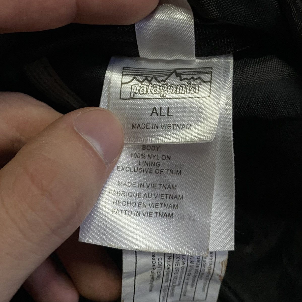 Patagonia Atom 8 L Slim Bag Patagonia Outdoor Black Unisex Vintage Bag Size ONE SIZE - 4 Thumbnail