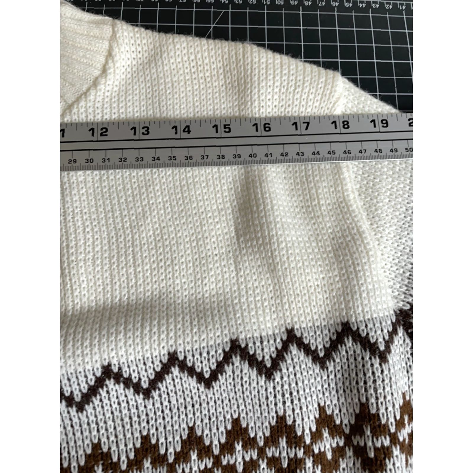 Vintage VINTAGE Sportswear Sweater Mens Large Brown Ivory Fair Isle Geometric Knit Crew Neck 70s Ski Pullover Size US L / EU 52-54 / 3 - 7 Thumbnail