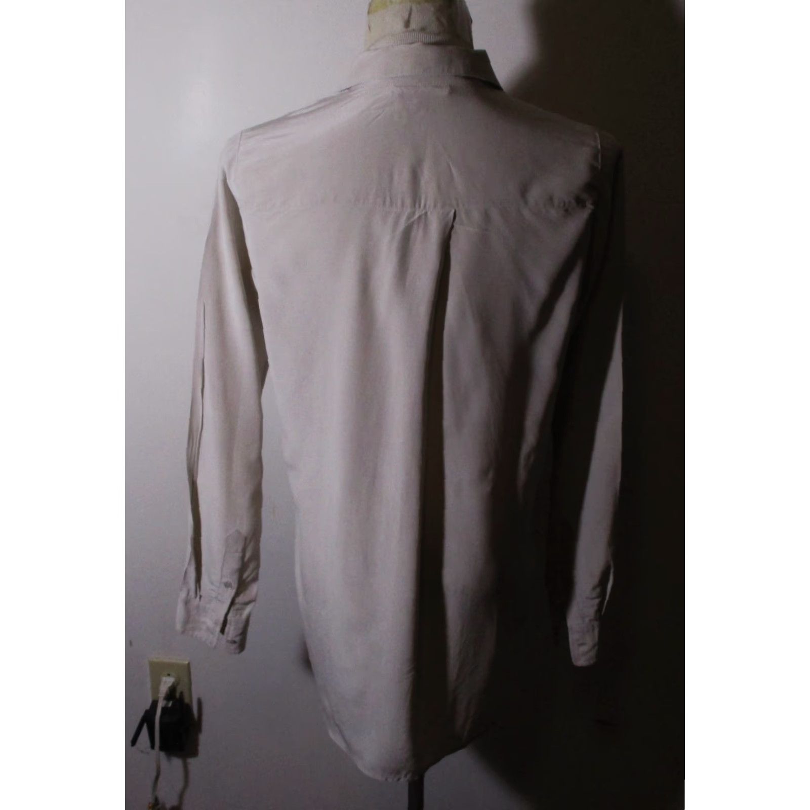 Vince Vince Blouse Shirt Women Taupe Tan 100% Silk Long Sleeve V-Neck Size 6 Vintage No Size M / US 6-8 / IT 42-44 - 5 Thumbnail