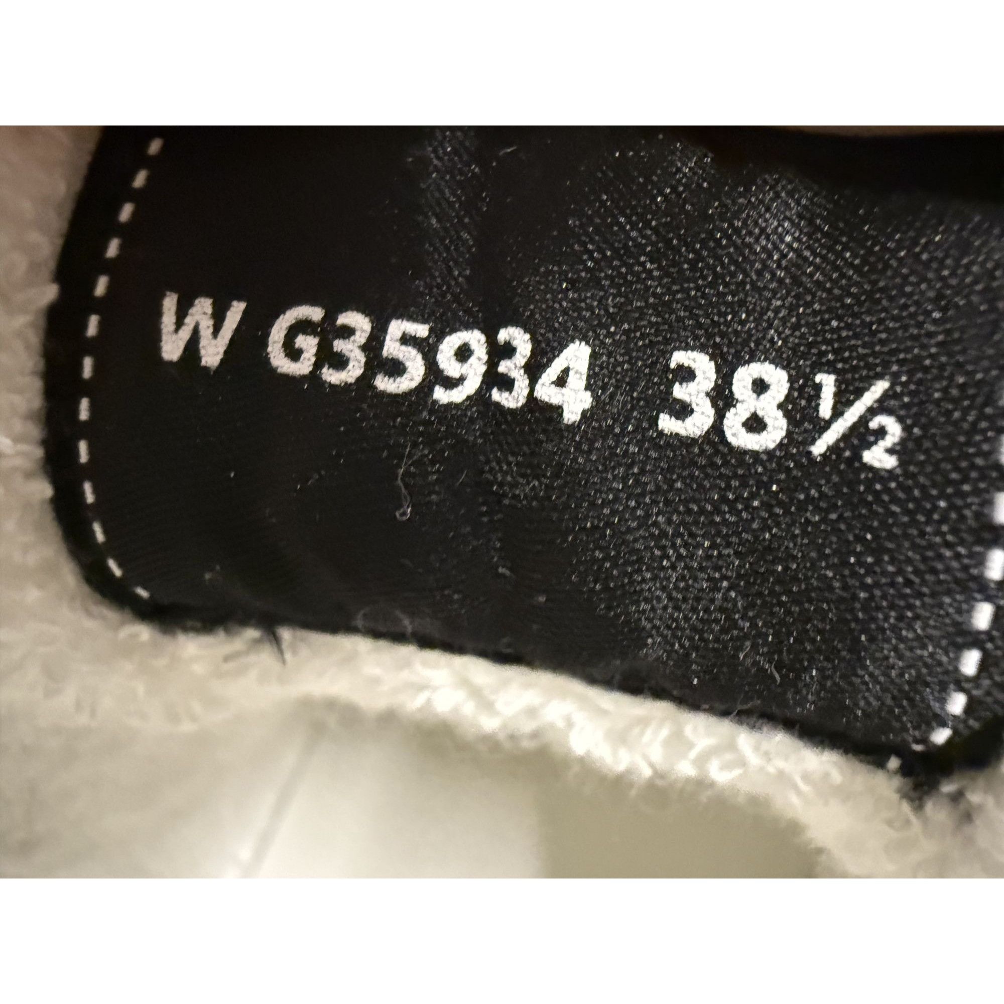 Chanel Chanel Womens White Sneakers With Pink Laces Faux Fur Lining Size US 8.5 / IT 38.5 - 6 Thumbnail