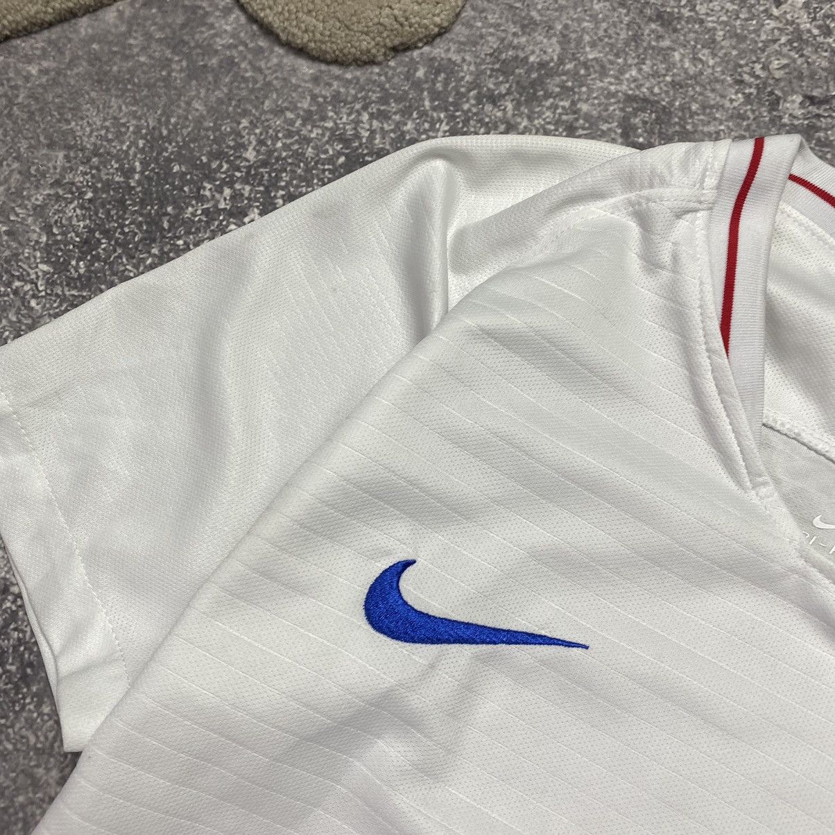 Vintage Vintage Nike FC England National soccer jersey Size US S / EU 44-46 / 1 - 4 Thumbnail