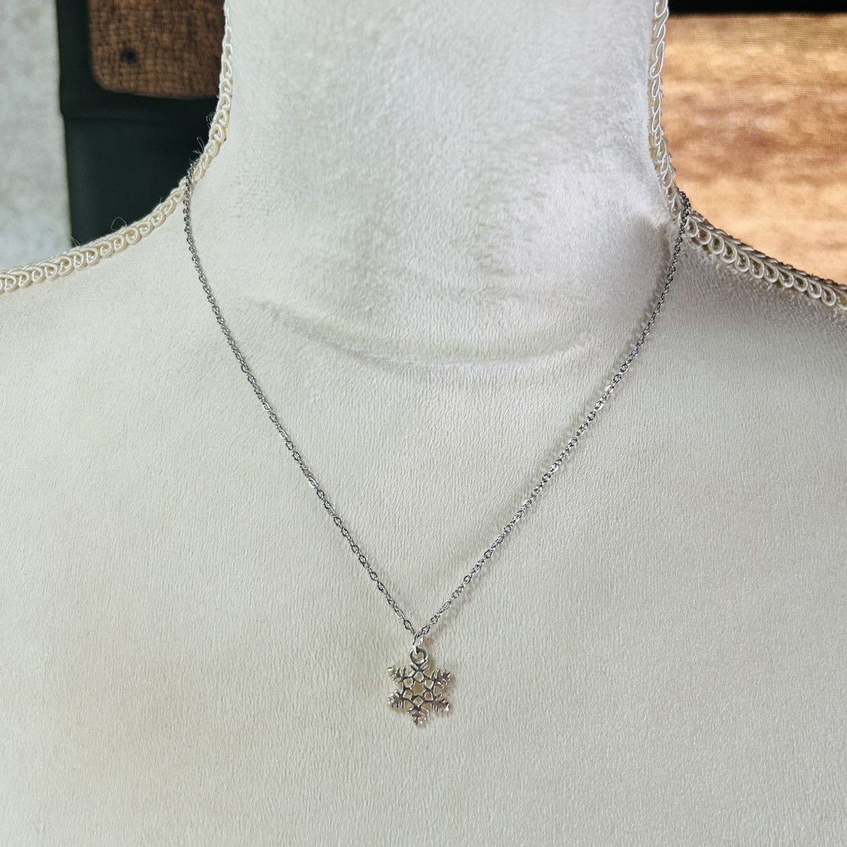Handmade Handcrafted salvaged vintage silver snowflake necklace Size ONE SIZE - 3 Thumbnail