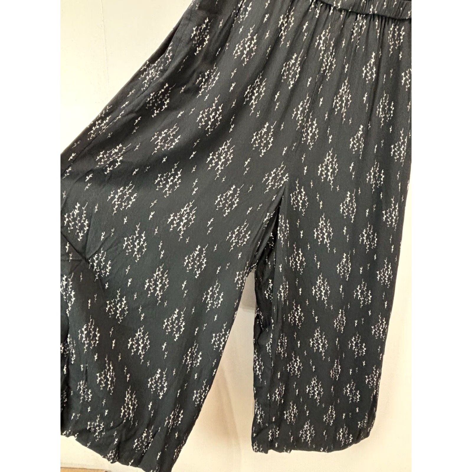 Madewell Madewell Floral Crop Wide Leg Jumpsuit Women's Black V-Neck Sleeveless Size 36" / US 14 / IT 50 - 4 Thumbnail