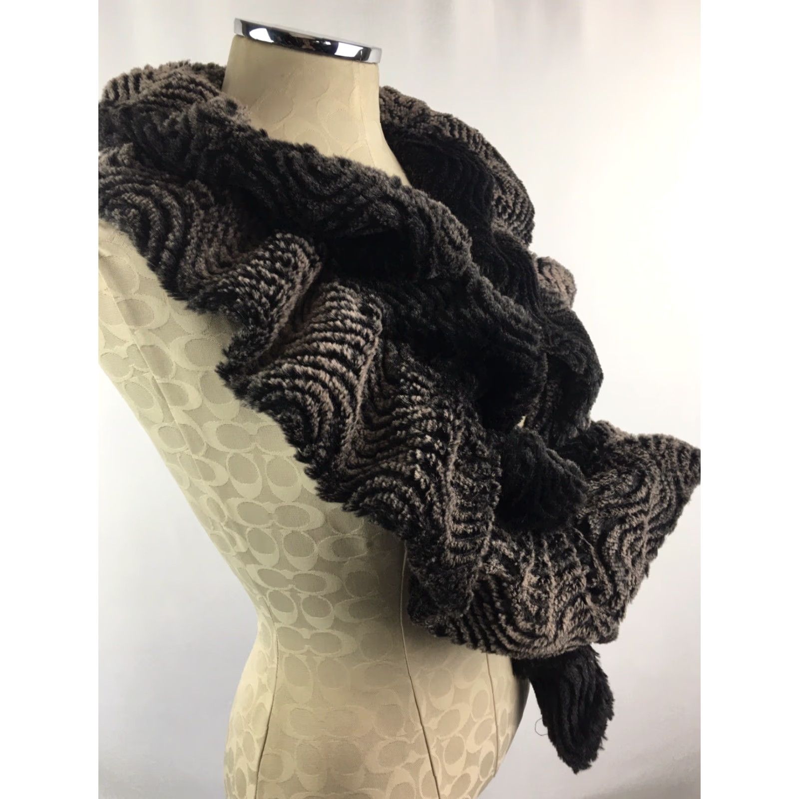 Vintage VINTAGE Scarf Plush Shades of Gray 7 x 58" Textured Plush Super Soft Scarf Closure Size ONE SIZE - 4 Thumbnail