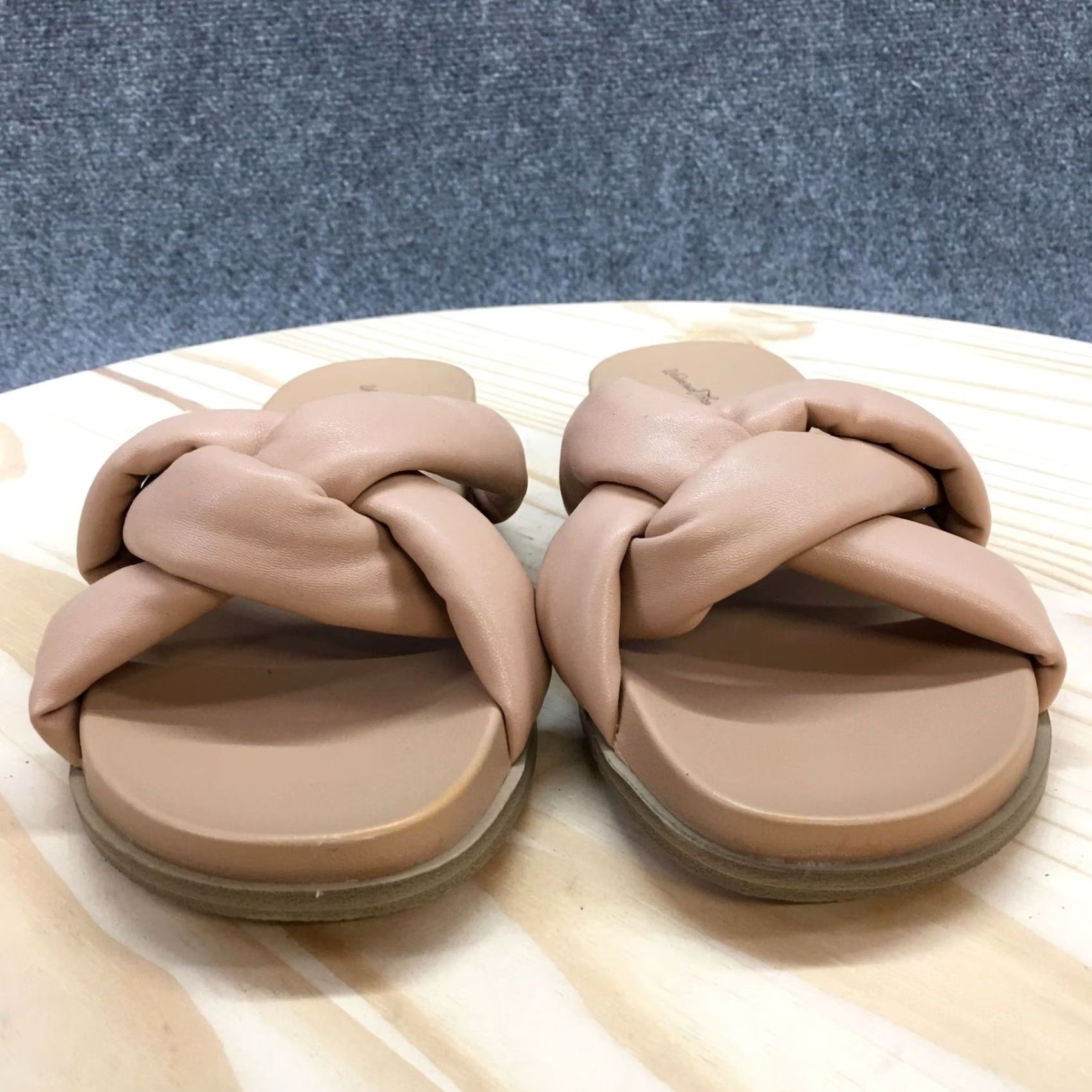 Vintage Universal Thread Sandals Womens 7.5 Casual Slip On Puffy Slide Flats Beige Size US 8 / IT 38 - 5 Thumbnail