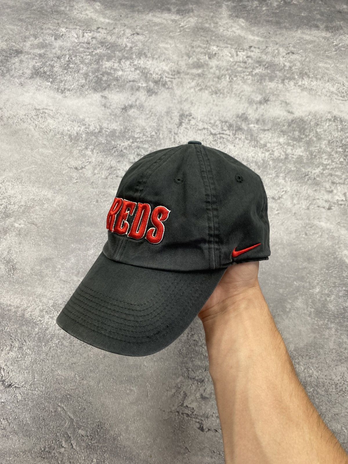 Nike Vintage Nike Team Reds Cap Rare Black Y2K 90s Swoosh Hat MLB Size ONE SIZE - 1 Thumbnail