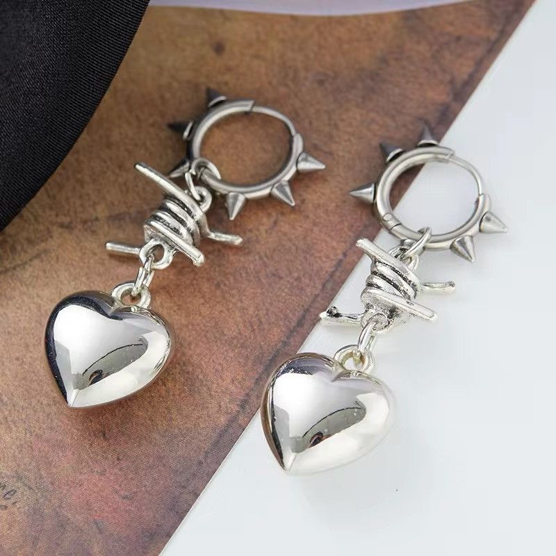 Jewelry × Vintage Punk Thorn Heart Hoop Earring Size ONE SIZE - 1 Thumbnail