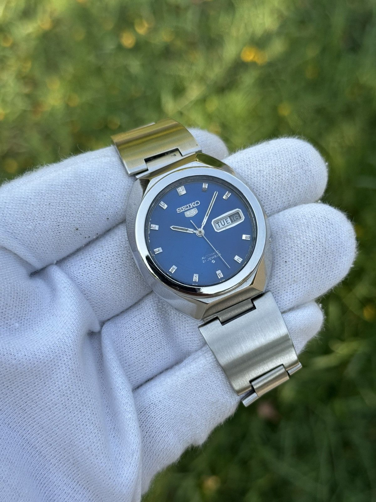 Seiko Vintage Seiko 5 Automatic Blue sunburst Dial day/date watch Size 36 - 5 Thumbnail