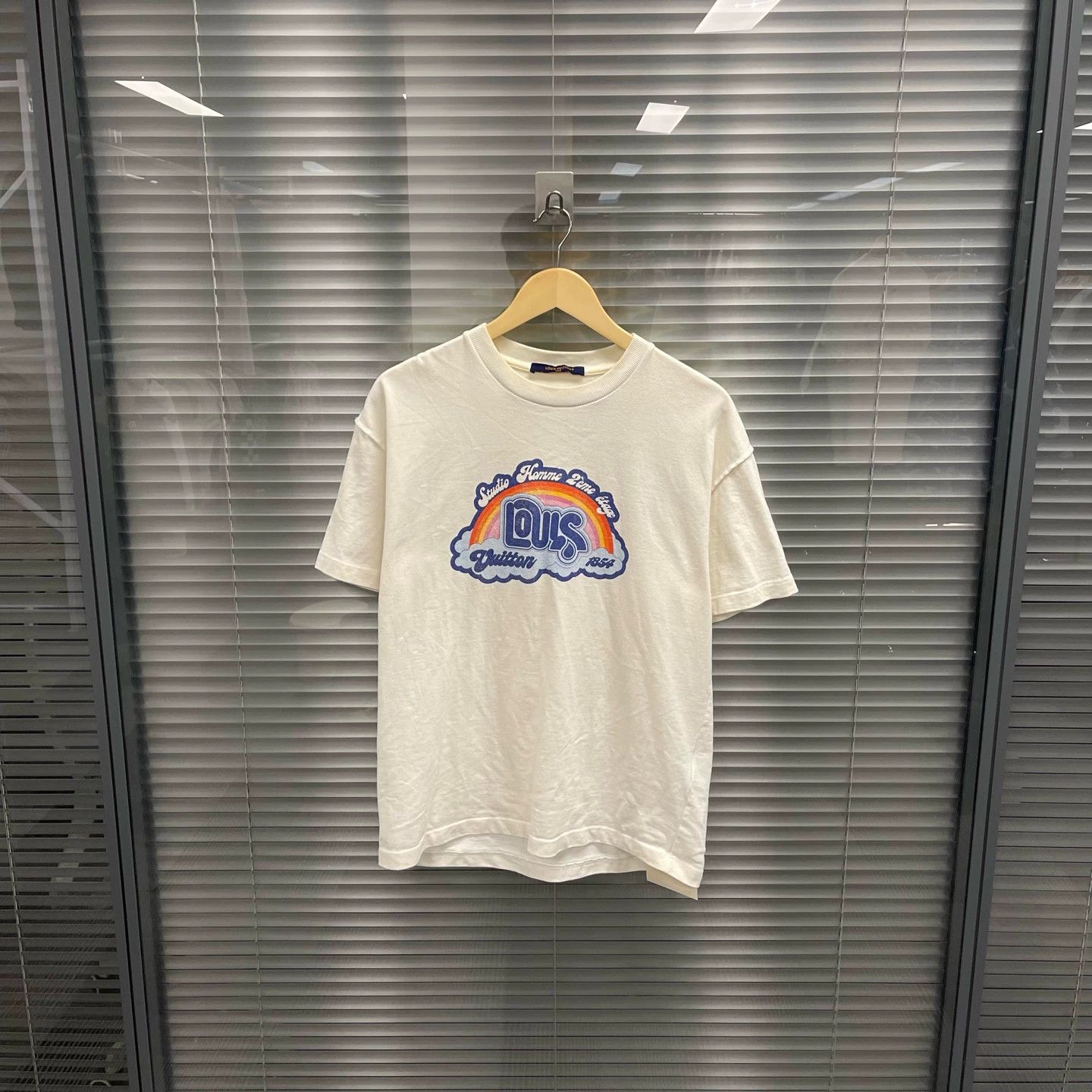 Louis Vuitton LV Rainbow White S/S Tee M Size US M / EU 48-50 / 2 - 1 Thumbnail