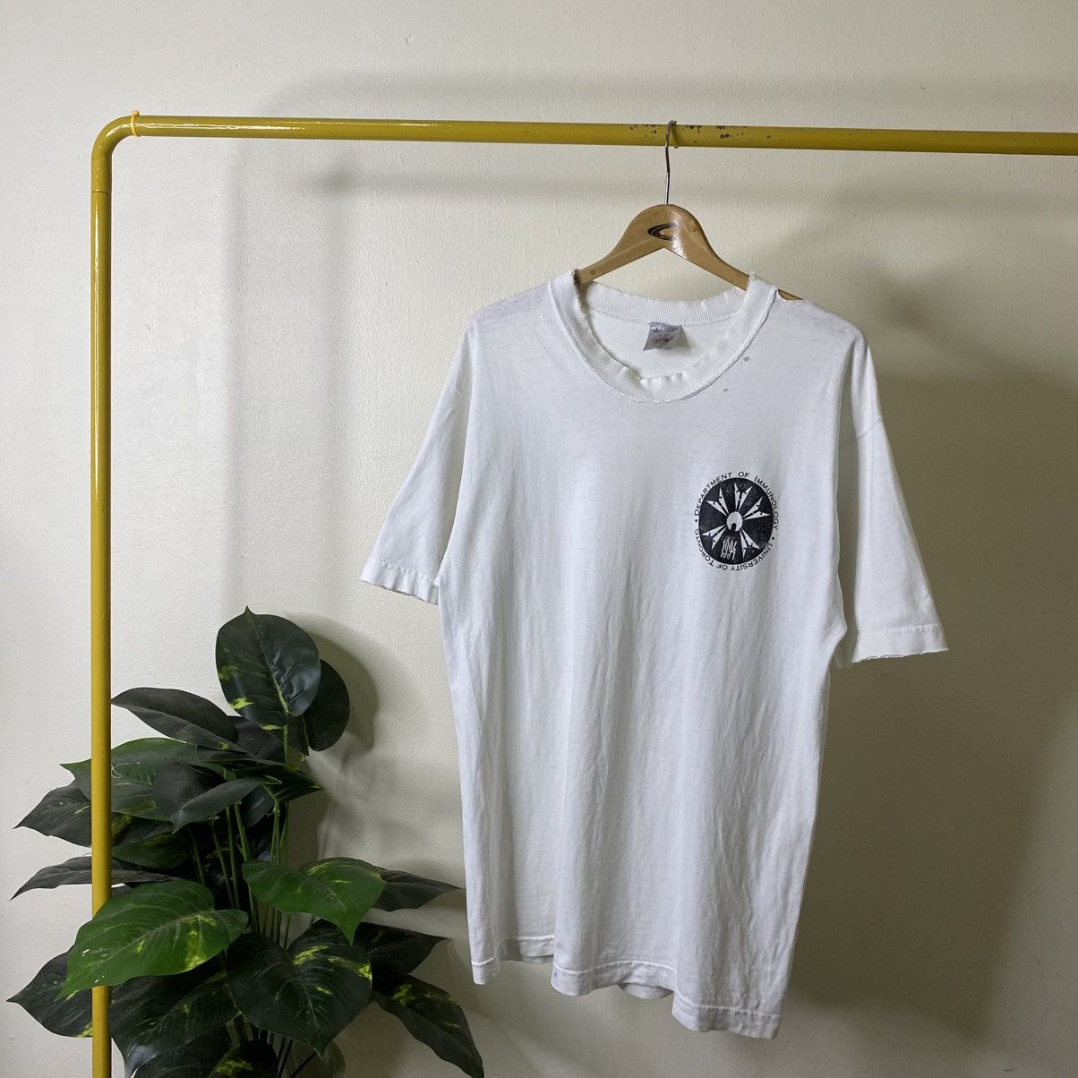 Vintage Vintage 1994 Immunology Distressed T Shirt Size US L / EU 52-54 / 3 - 9 Thumbnail