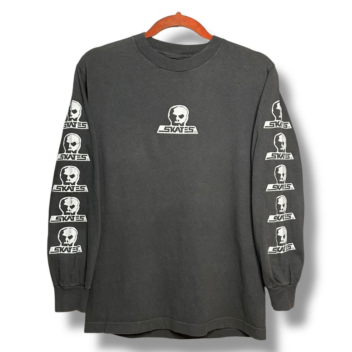 Vintage Vintage Skull Skates Skateboarding Backhit LS Tshirt Size US S / EU 44-46 / 1 - 2 Thumbnail