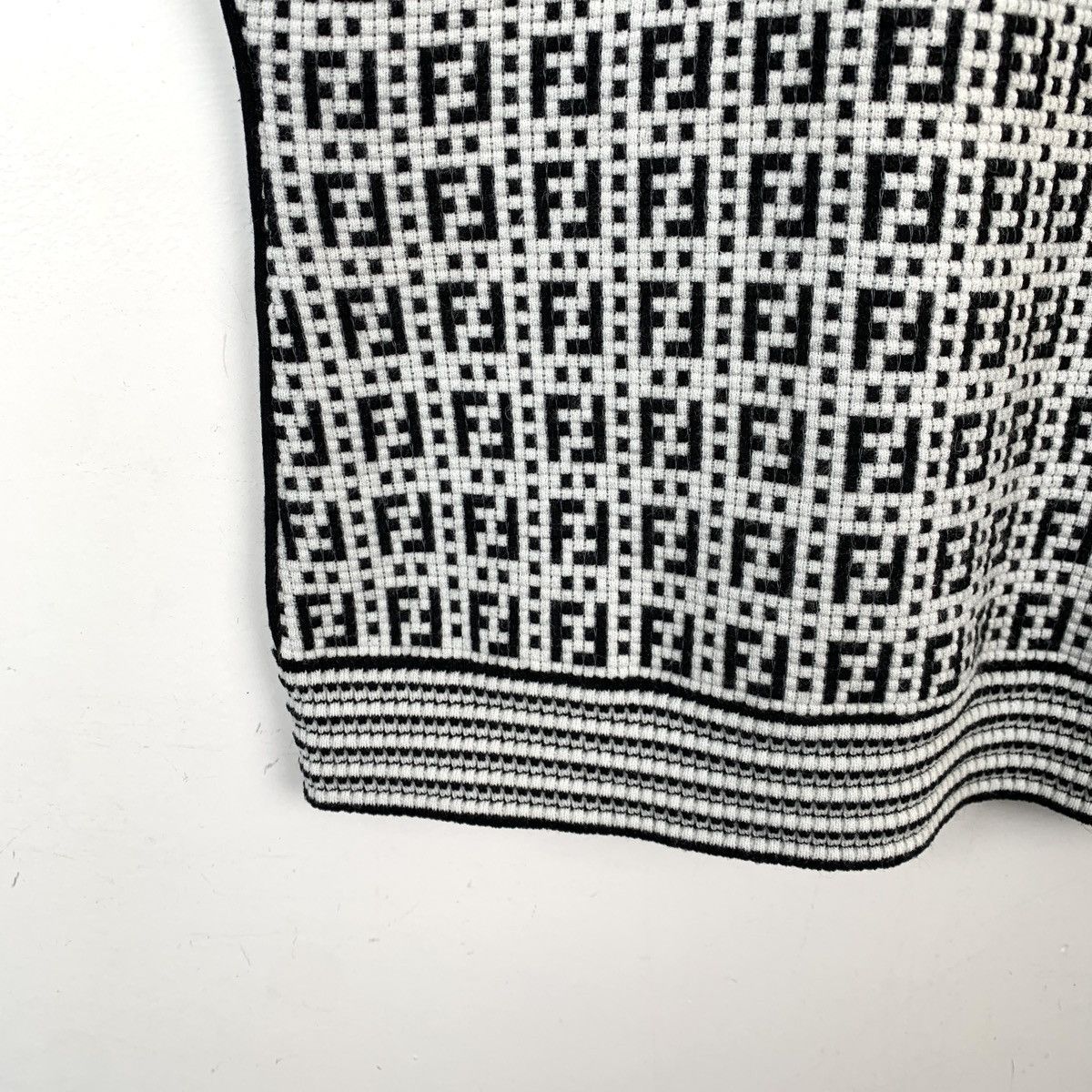 Fendi Fendi All Over Monogram Knit Short Sleeve Top K26WX Size M / US 6-8 / IT 42-44 - 4 Thumbnail