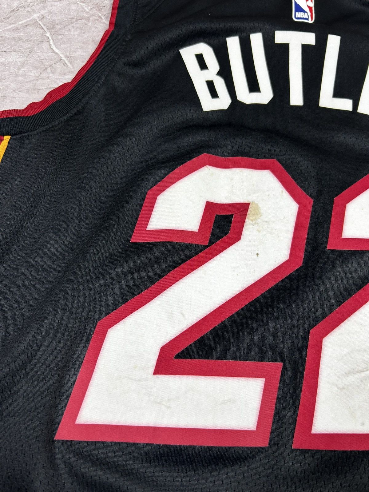 NBA Nike MIAMI HEAT JIMMY BUTLER SWINGMAN JERSEY NBA BASKETBALL Size US XL / EU 56 / 4 - 10 Thumbnail