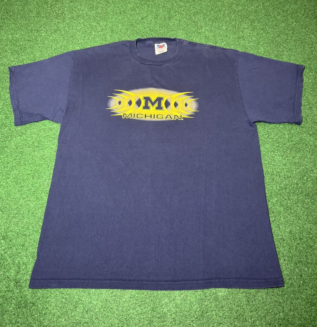 Vintage University Of Michigan Wolverines Y2K XL College T Shirt Size US XL / EU 56 / 4 - 1 Thumbnail