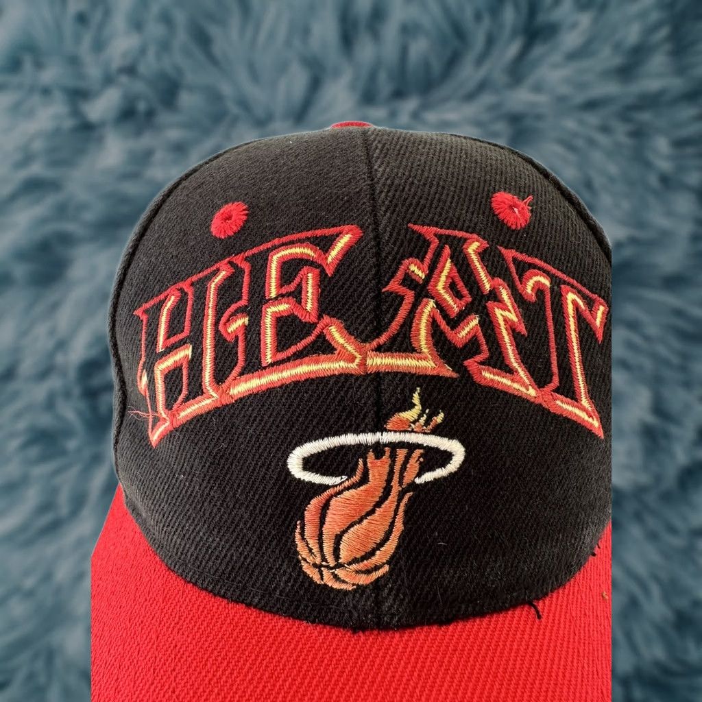 NBA VINTAGE 90s Miami Heat Snapback Hat Red Black Adjustable NBA Cap RARE Two Tone Mens Adjustable Black 90s Cap/Hat Size ONE SIZE - 1 Thumbnail