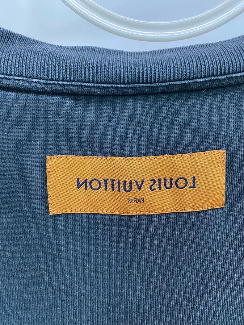 Louis Vuitton Louis Vuitton size 5l Black Logo Back Label Short Sleeve Size US M / EU 48-50 / 2 - 4 Thumbnail