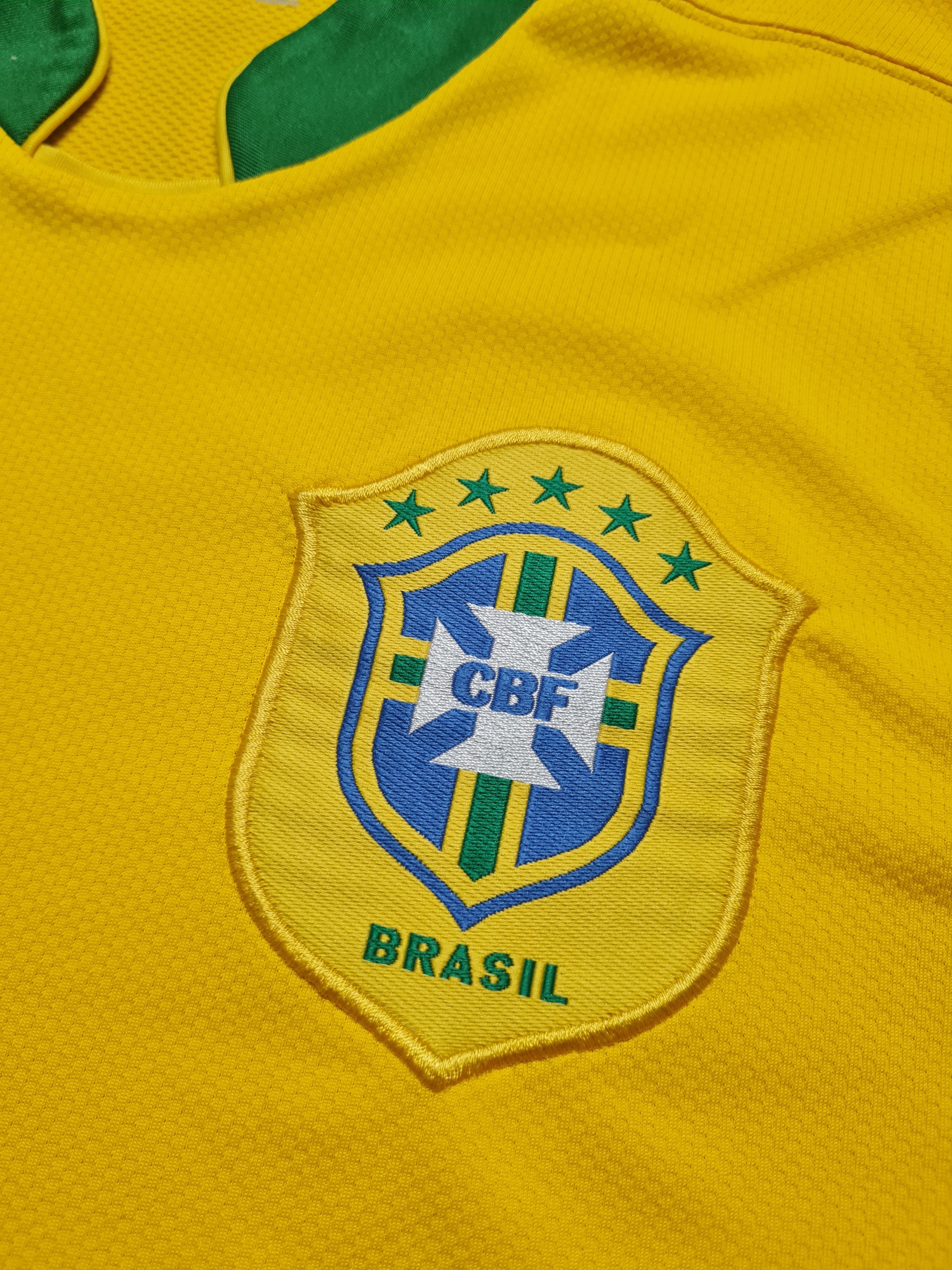 Nike Vintage Football Nike Brazil 2006 World Cup Soccer shirt Size US L / EU 52-54 / 3 - 16 Thumbnail