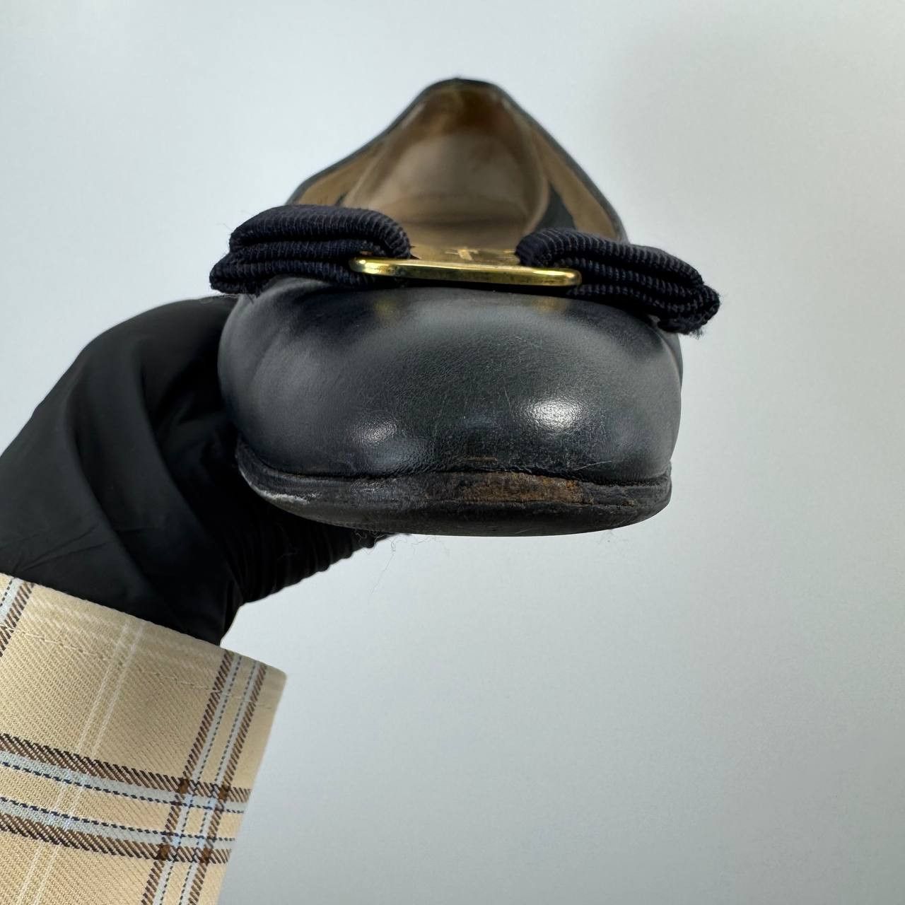 Salvatore Ferragamo Salvatore Ferragamo Boutique Vara Bow Leather Size 7 Size US 7 / IT 37 - 6 Thumbnail