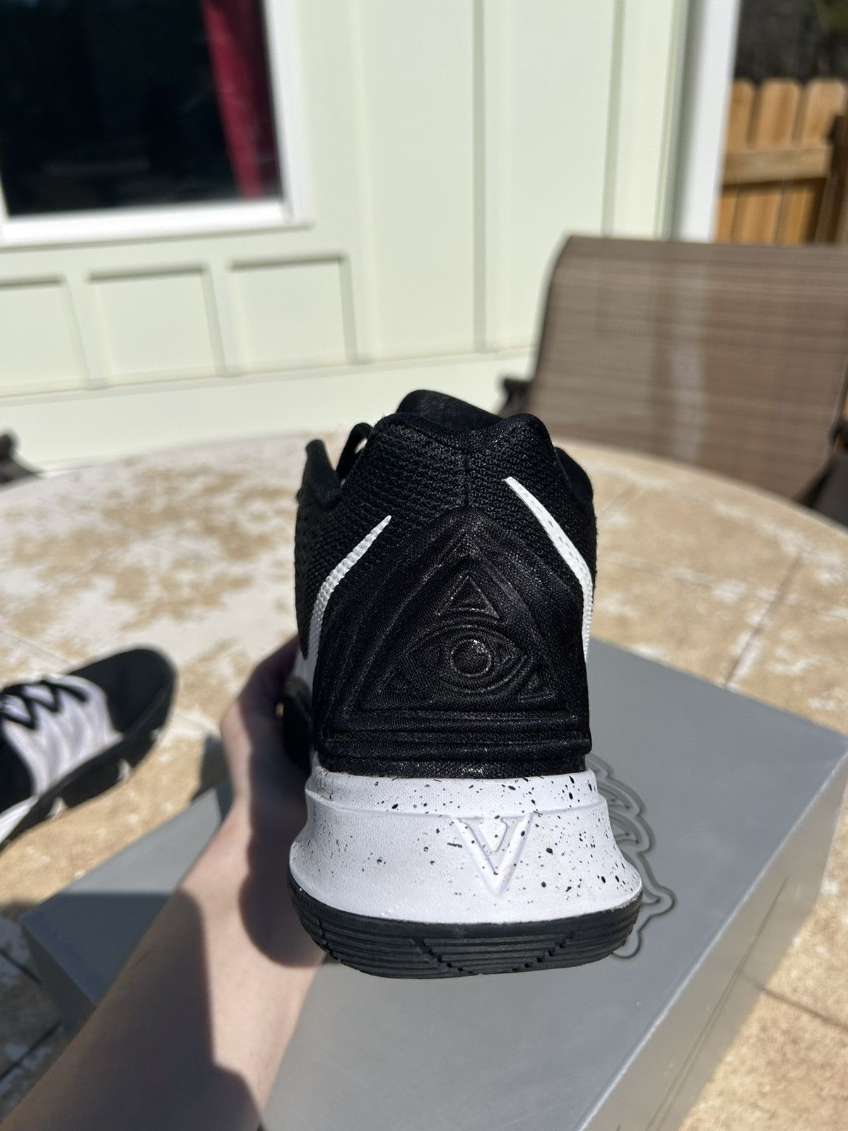 Nike nike kyrie 5 team black Size US 8.5 / EU 41-42 - 11 Thumbnail