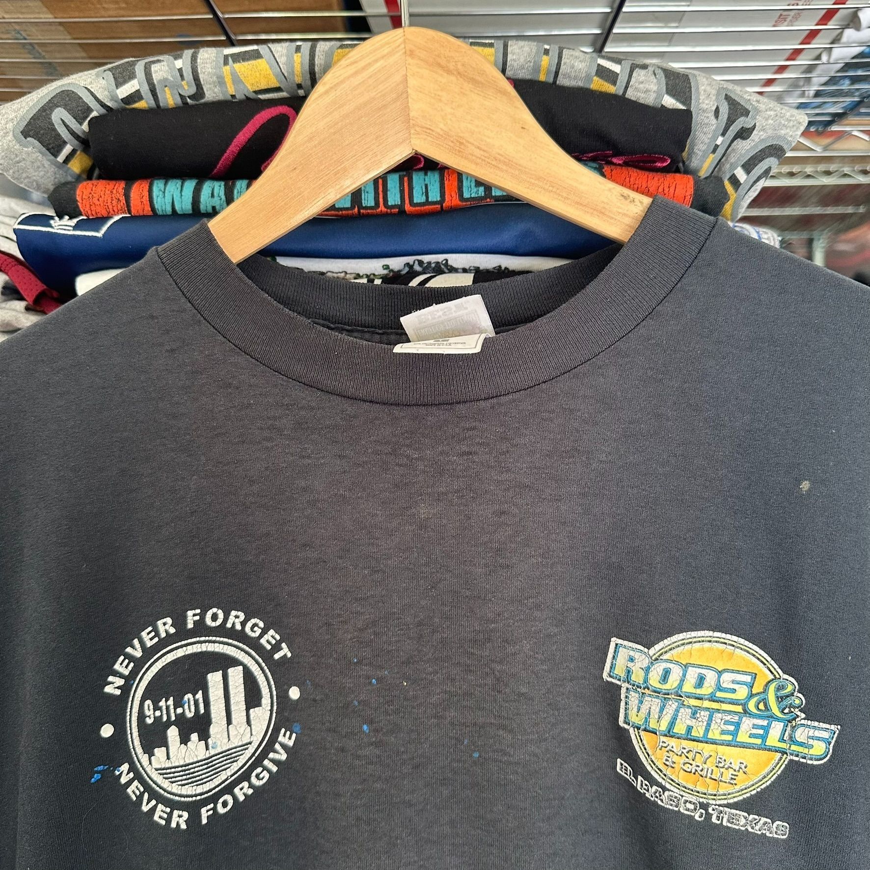 Fruit Of The Loom Vintage Y2K El Paso TX Biker Bar T-Shirt Faded Black Grunge Size US L / EU 52-54 / 3 - 4 Thumbnail