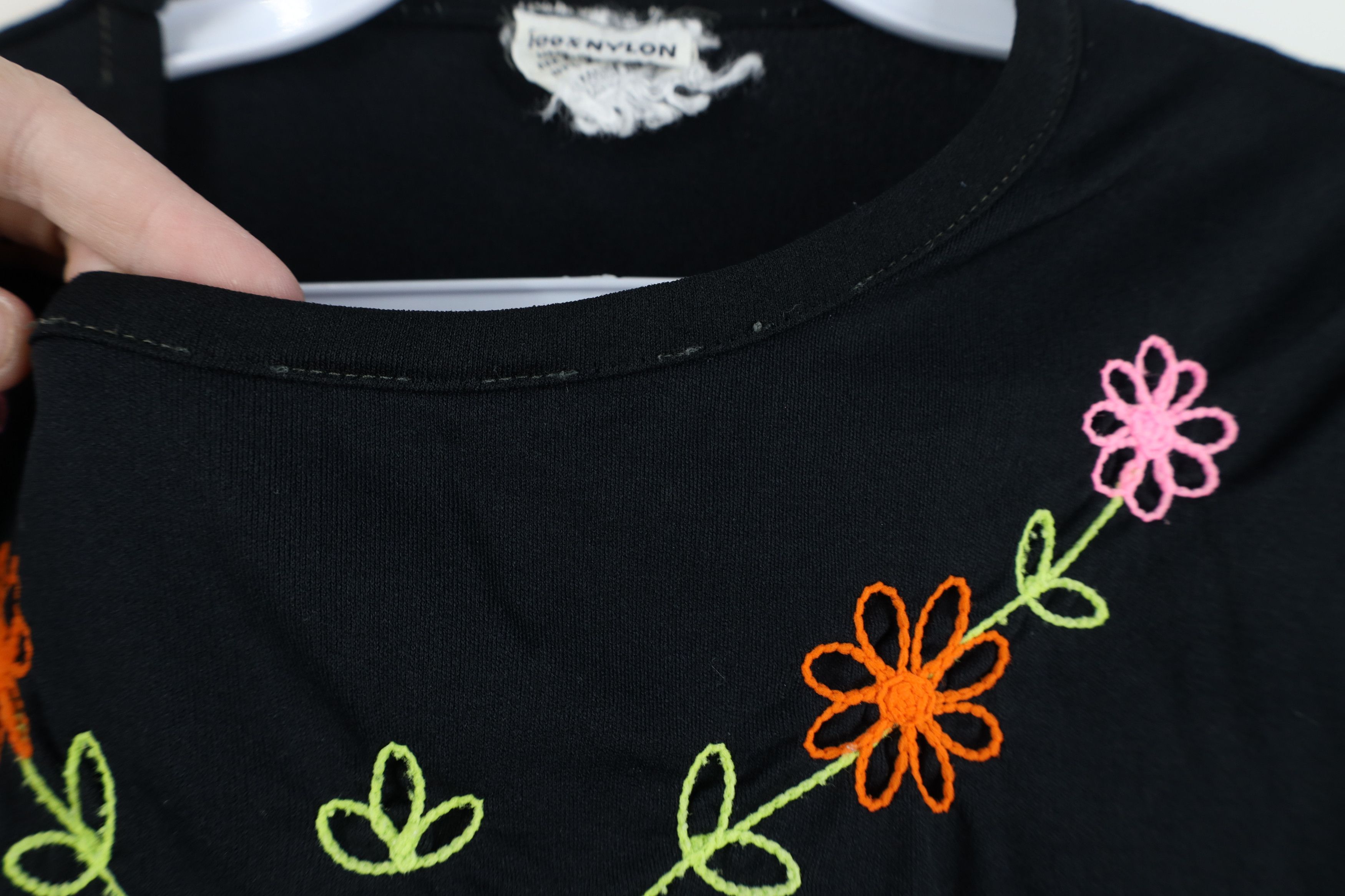 Vintage Vintage 70s Embroidered Flower Cropped Knit T-Shirt Black Size L / US 10 / IT 46 - 5 Thumbnail