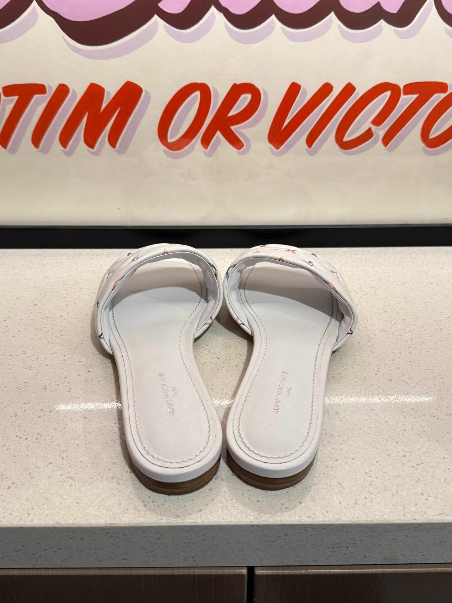 Louis Vuitton Louis Vuitton Revival slip-onslide sandalsWomen’s white Ｑ20 Size US 6 / IT 36 - 6 Thumbnail