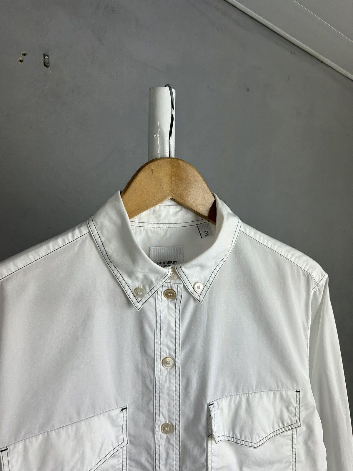 Burberry Burberry White Button Down Shirt Contrast Stitch Logo Tape Size XS / US 0-2 / IT 36-38 - 4 Thumbnail