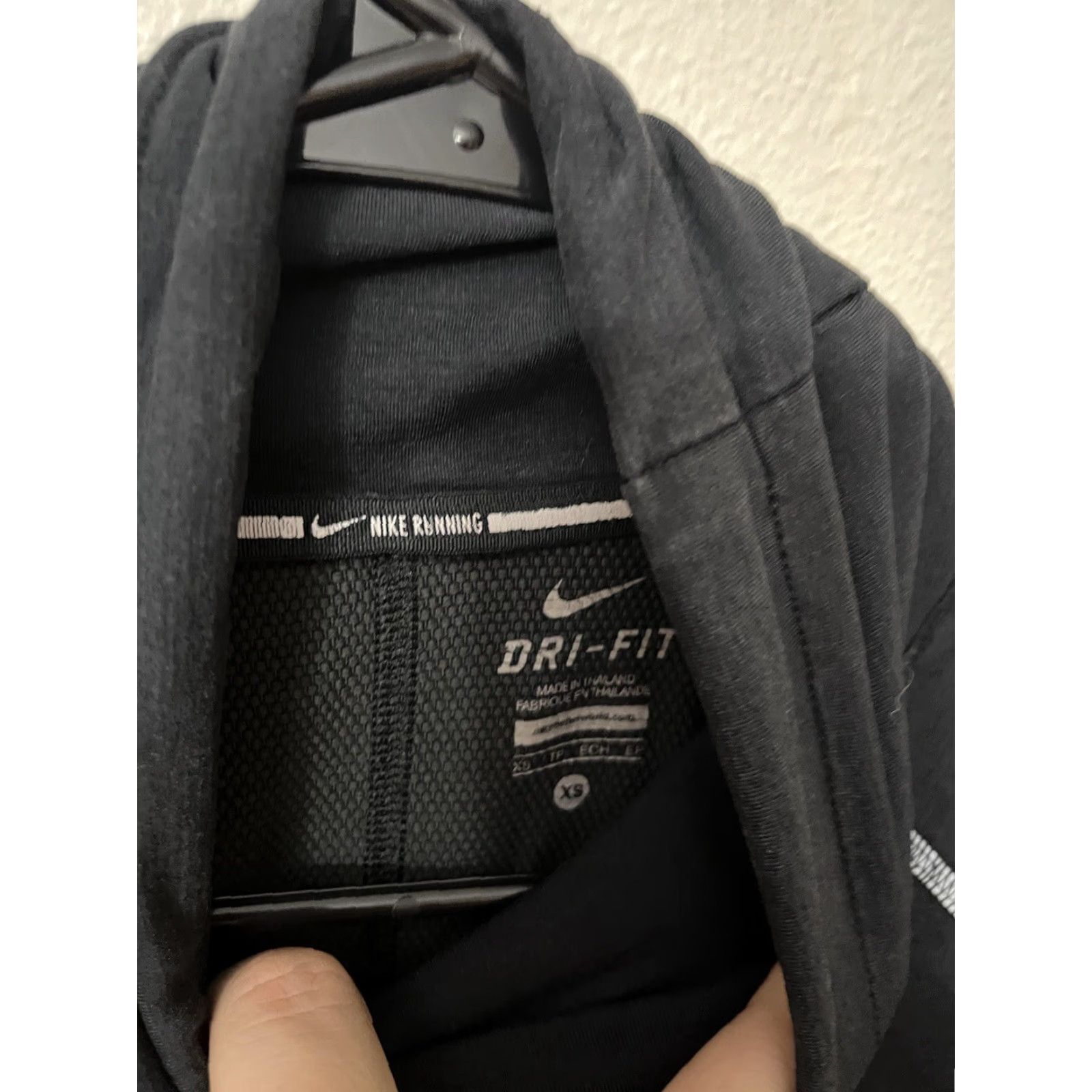 Nike Nike Running Dri-Fit Sprint Black LS Sweatshirt Women's XS 627001-010 Nike Running Dri-Fit Sprint 627001-010 Black XS Women Sweatshirt Size XS / US 0-2 / IT 36-38 - 4 Thumbnail