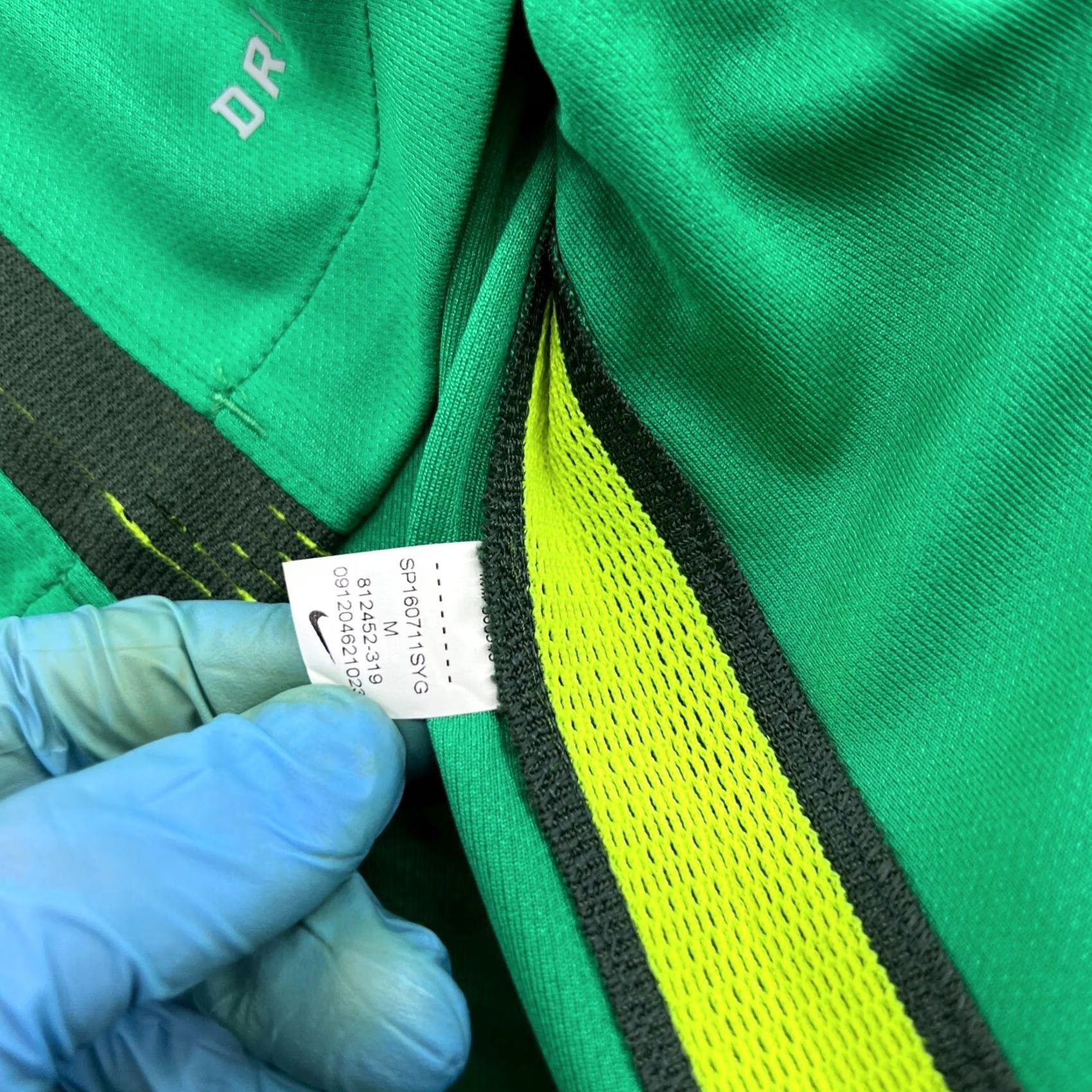 Nike Nike Norway 2016 2017 Goalkeeper Player Issue Jersey Mens Medium Football Long Sleeve Green Shirt Mens Football Jersey Size US M / EU 48-50 / 2 - 5 Thumbnail