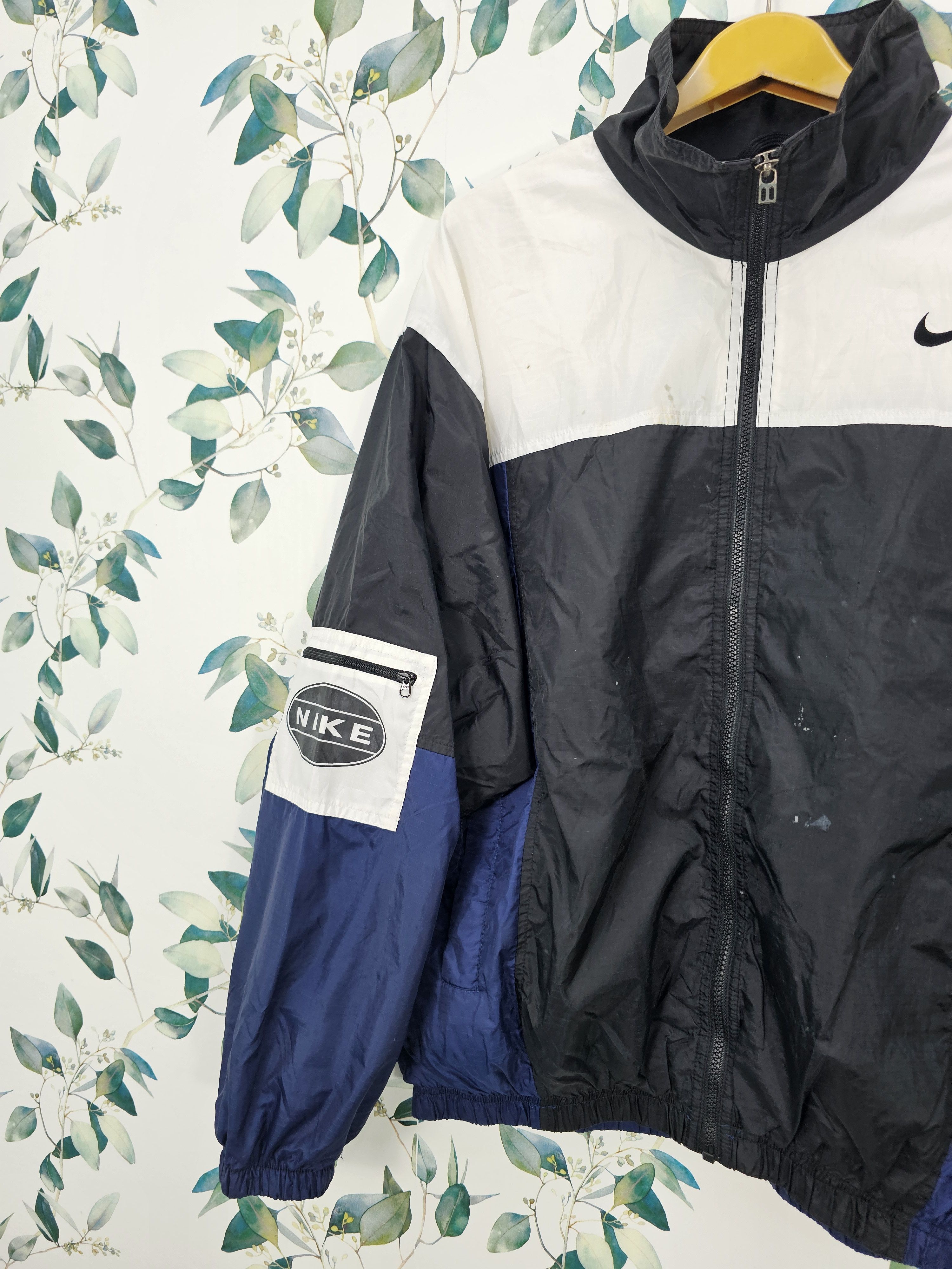 Vintage NIKE Sportwear Color Block Windbreaker Jacket J0108