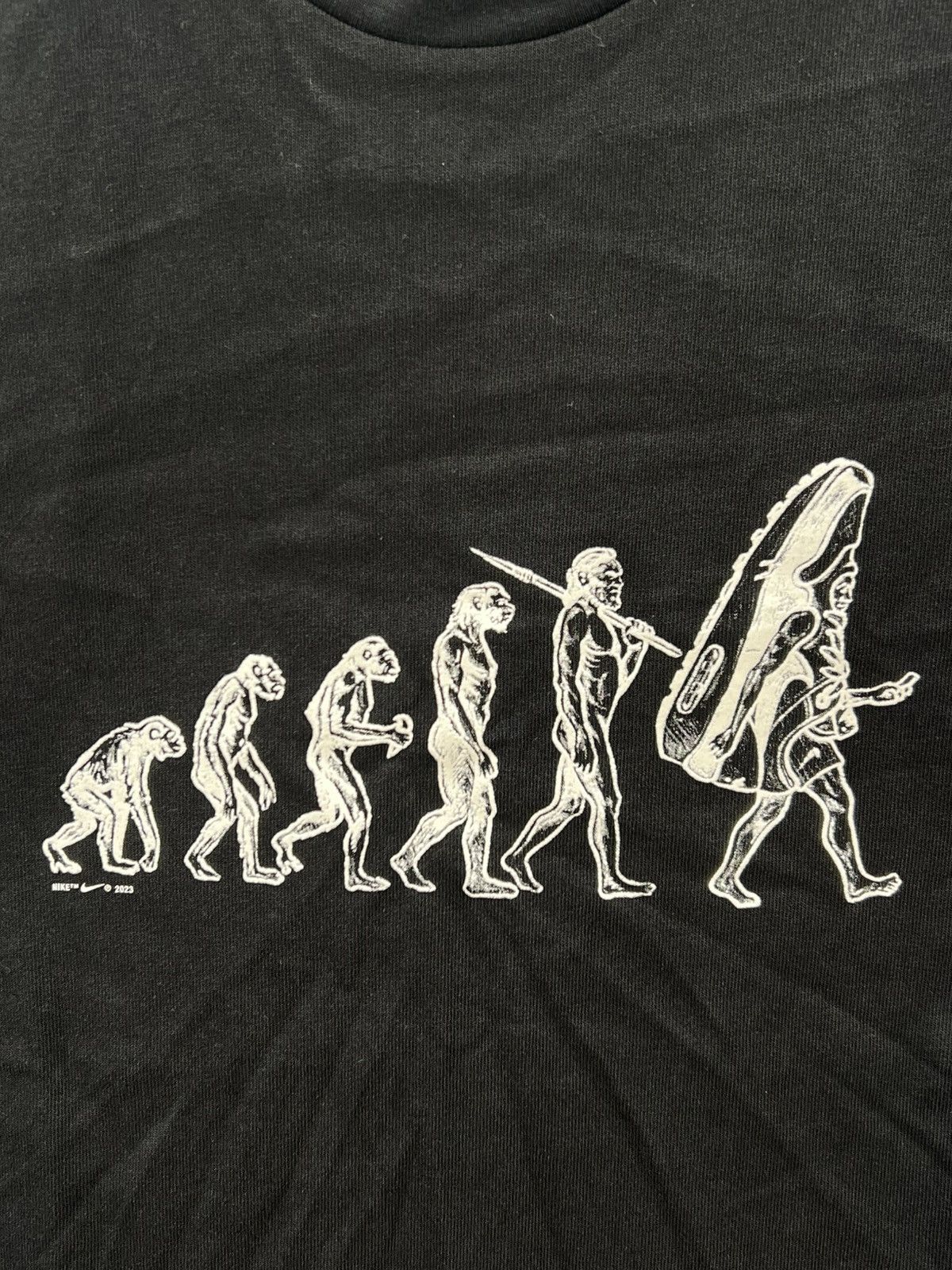 Nike Nike Sneaker Evolution T-Shirt Black Unisex Large FN4254-010 Size US L / EU 52-54 / 3 - 6 Thumbnail