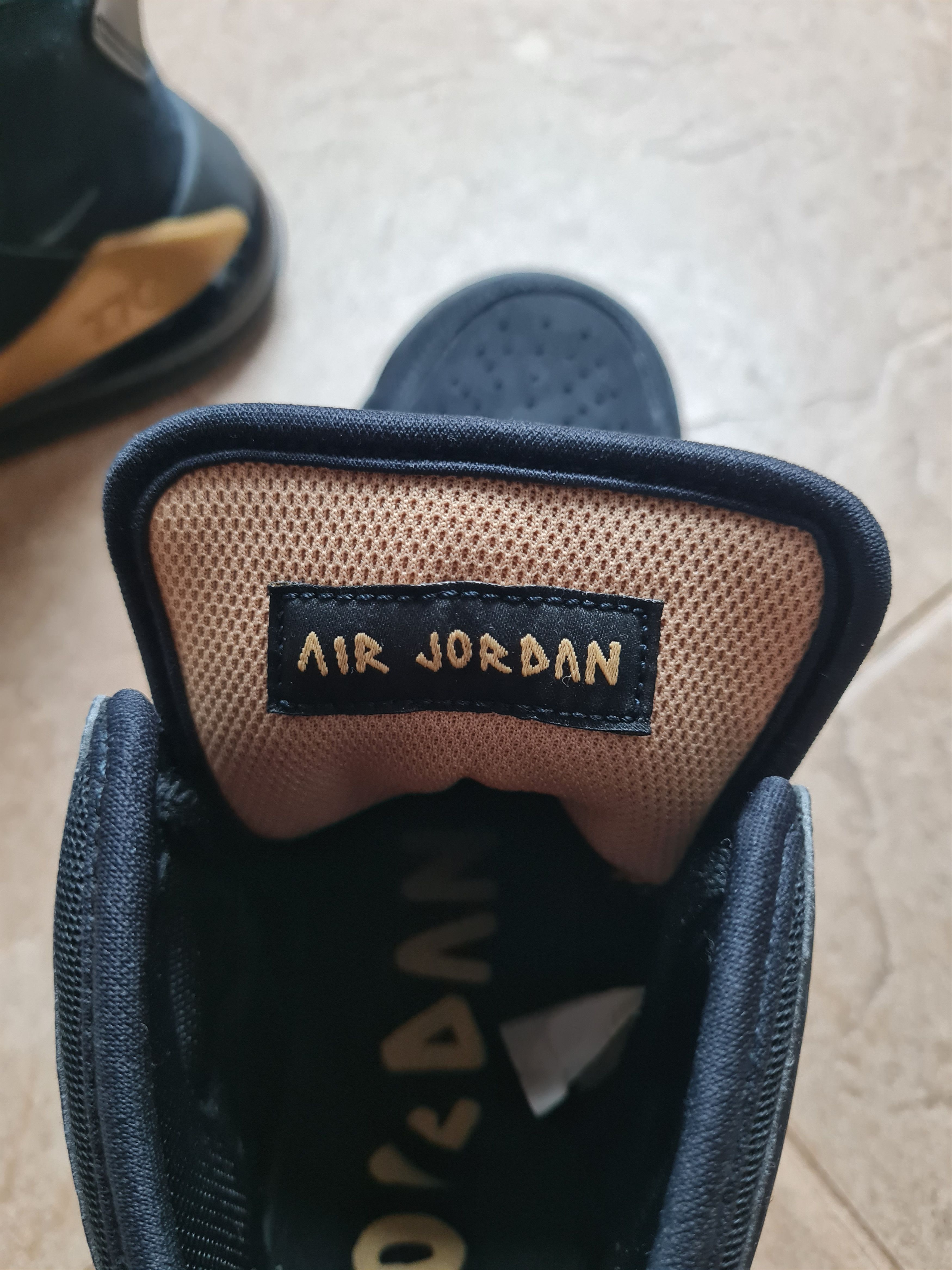 Nike Nike Air Jordan Mars 270 Mens Black/Gold CD7070-007 SZ US7 Size US 7 / EU 40 - 8 Thumbnail