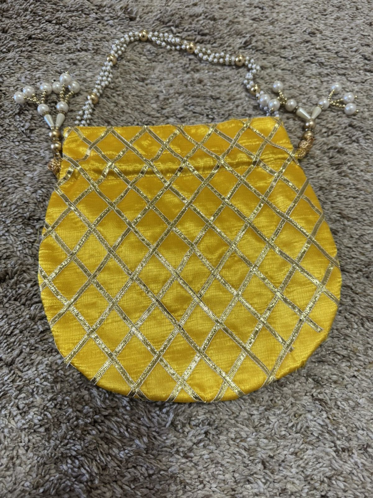 Other Gold yellow clutch Size ONE SIZE - 6 Thumbnail