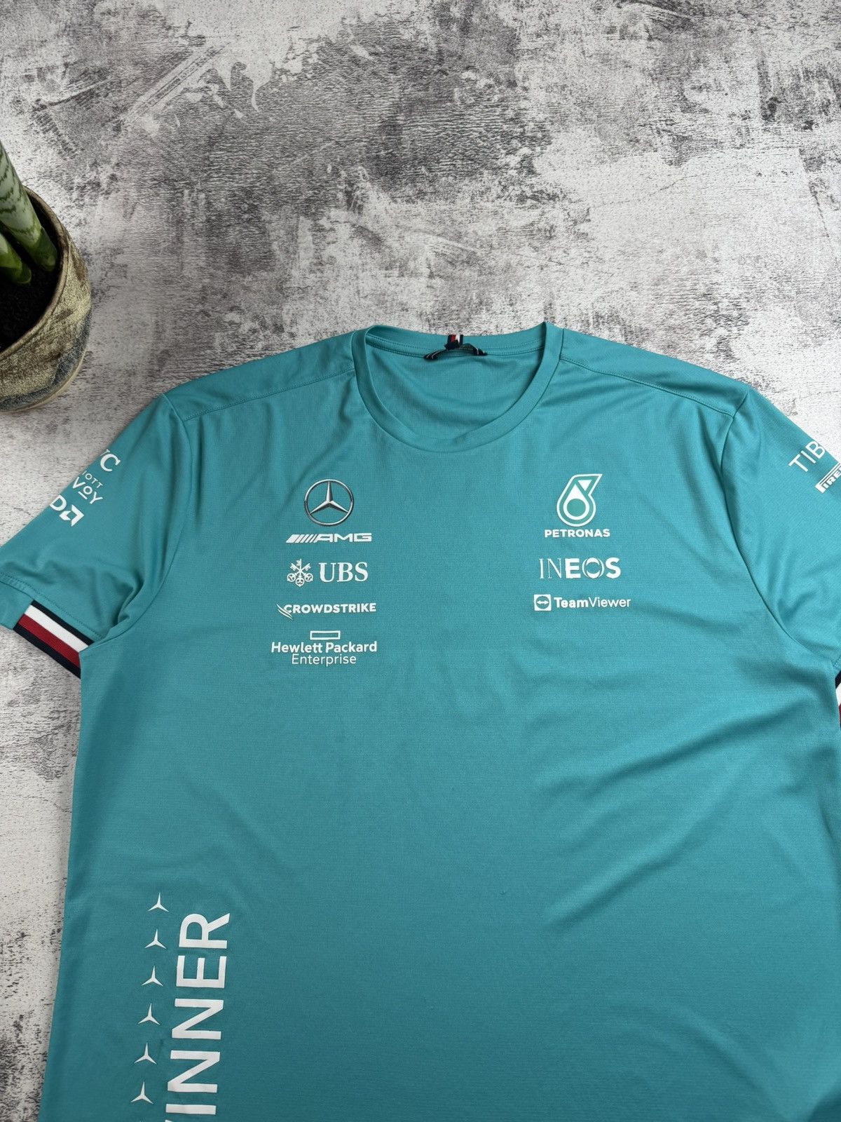 Tommy Hilfiger x2 Petronas AMG Winners 2021 2022 Moto Racing Formula 1 T Shirt Men’s Tee Jersey Size US L / EU 52-54 / 3 - 19 Thumbnail