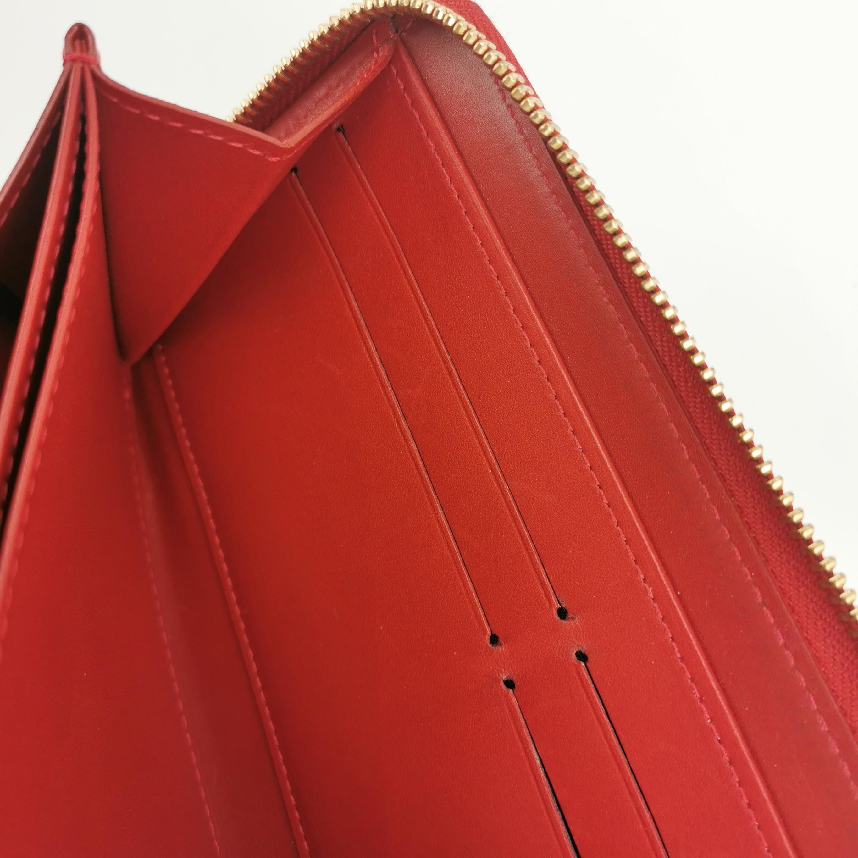 Louis Vuitton Louis Vuitton (LV) Zippy patent leather embossed monogram z Size ONE SIZE - 8 Thumbnail