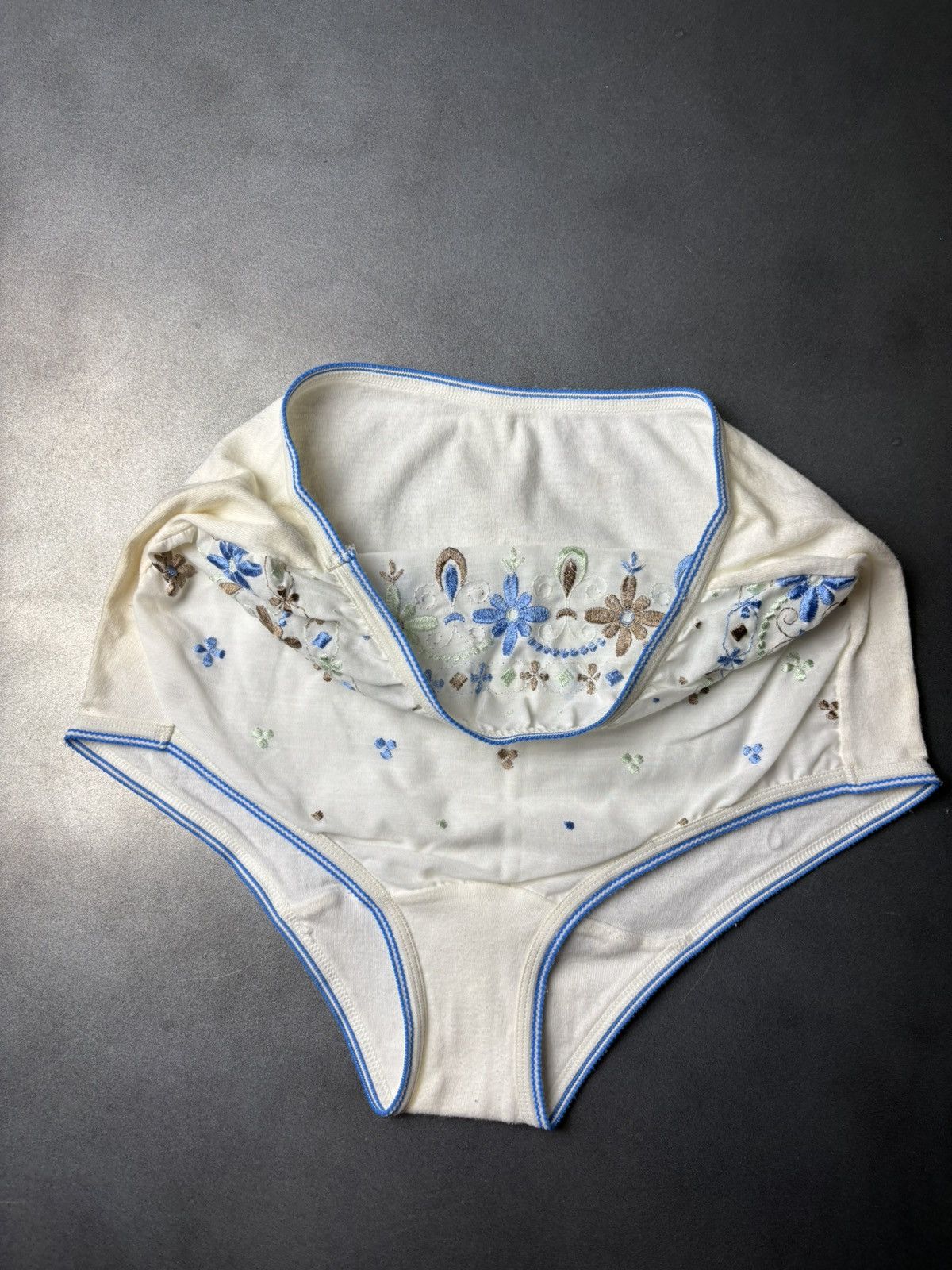 Marks & Spencer × Vintage 3 Pairs 1970s Underwear Vintage Embroidered Floral Panties Size ONE SIZE - 8 Thumbnail