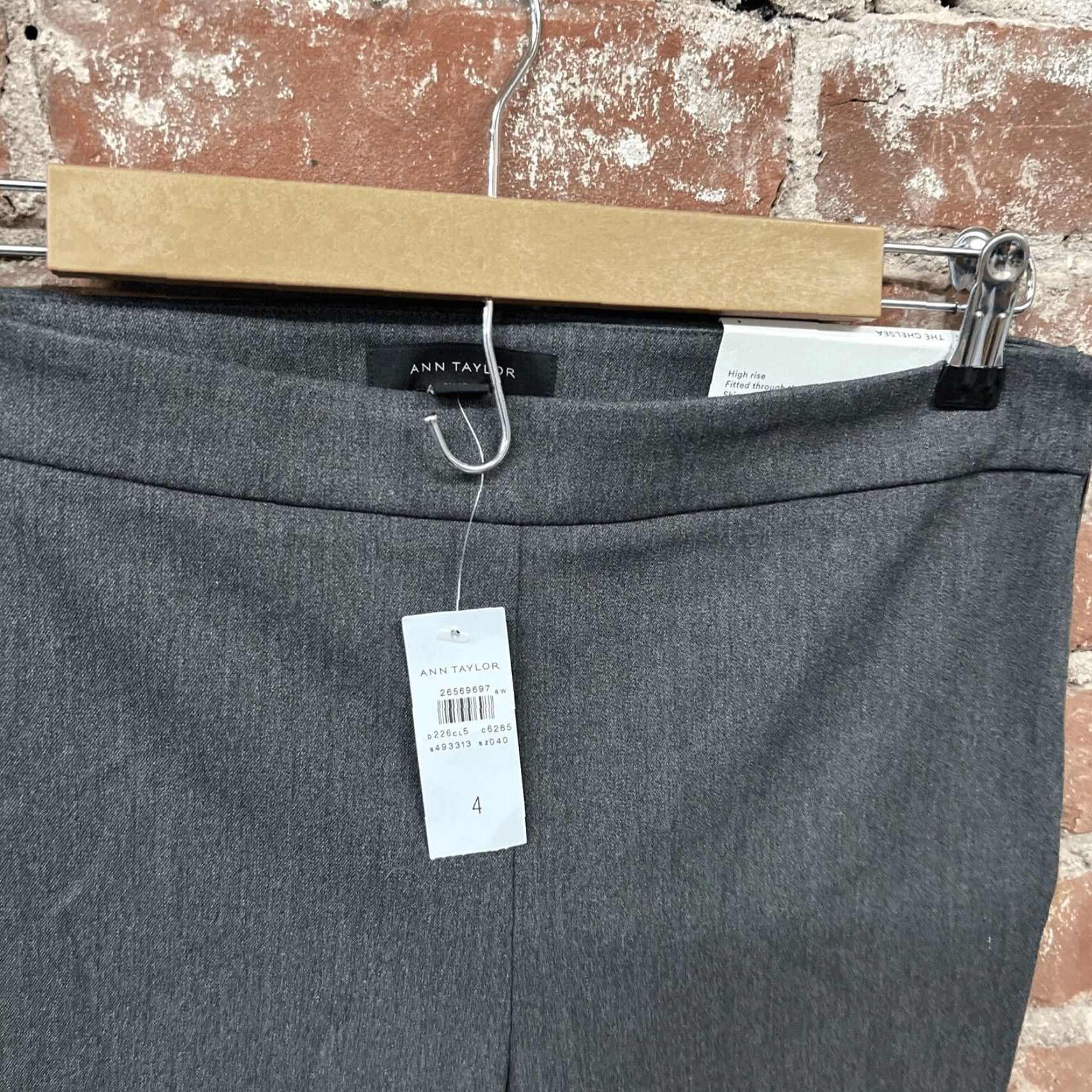 Ann Taylor NWT Ann Taylor The Chelsea Pant Sz 4 High Rise Skinny Leg Side Zip Stretch Pants Women Gray Ponte Inseam 28 New Condition Size 27" / US 4 / IT 40 - 2 Thumbnail