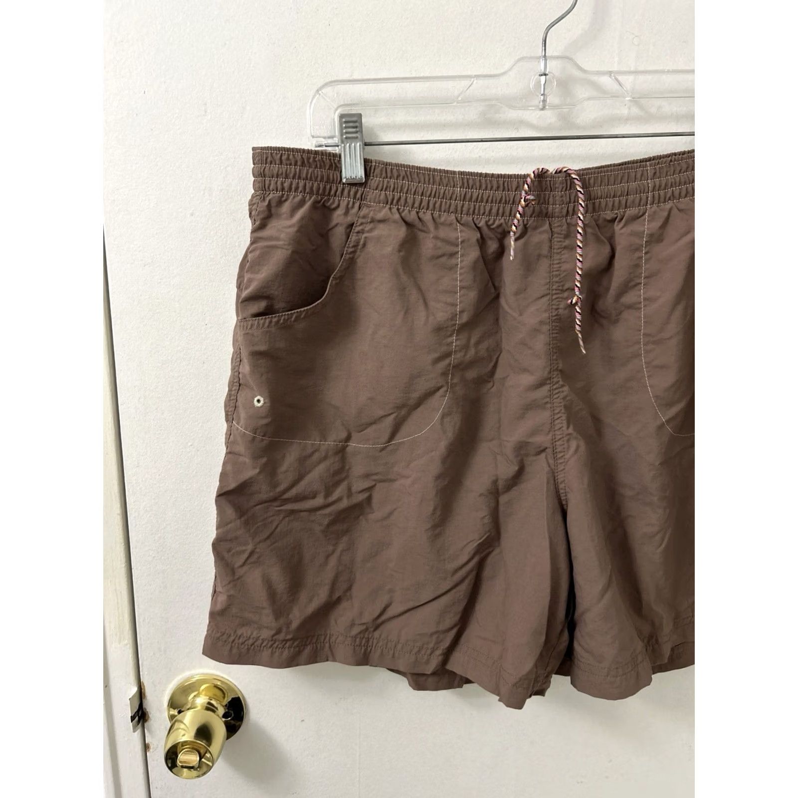 Vintage Columbia Womens Shorts Brown 5" Inseam Pockets Nylon Hiking Activewear Casual Travel Size 36" / US 14 / IT 50 - 2 Thumbnail