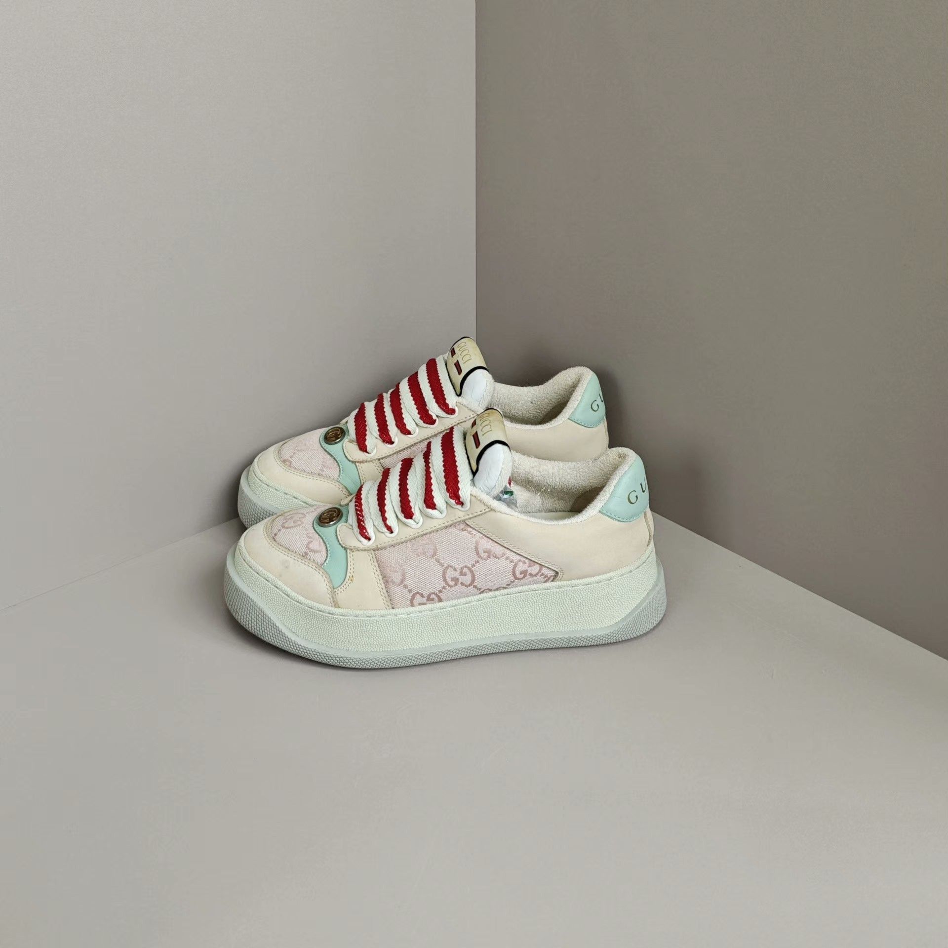 Gucci Gucci Lowtop Sneakers us_5 Women Size US 5 / IT 35 - 1 Thumbnail