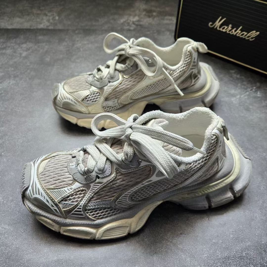 Balenciaga Balenciaga Beige Lowtop Sneakers XXXL Women Size US 8 / IT 38 - 1 Thumbnail