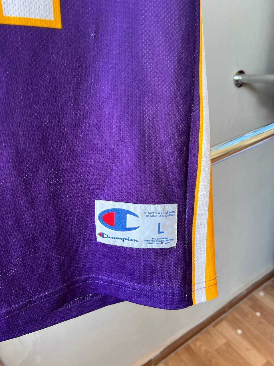 NBA VINTAGE LOS ANGELES LAKERS #24 BASKETBALL CHAMPION JERSEY L Size US L / EU 52-54 / 3 - 9 Thumbnail