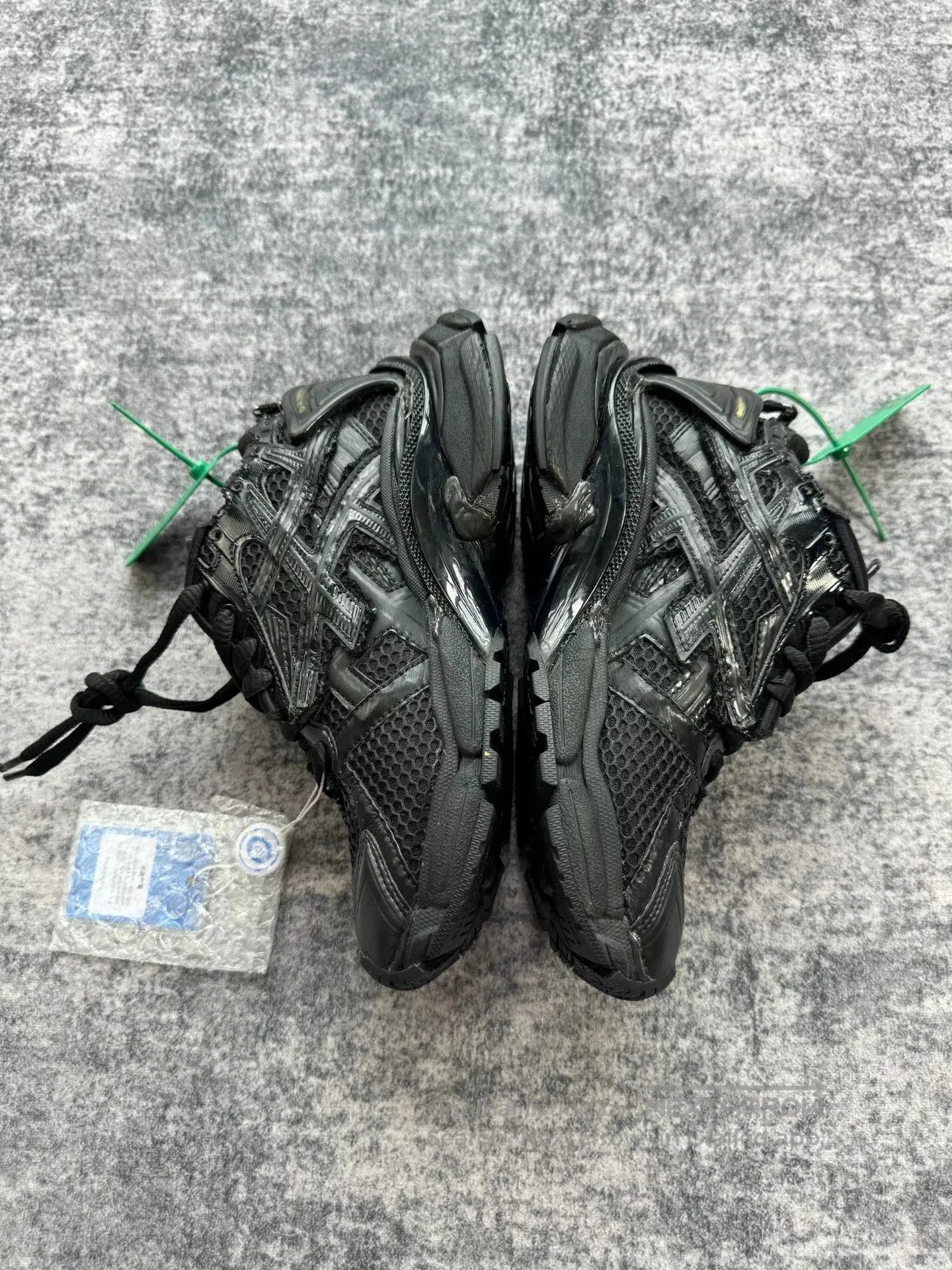 Balenciaga Balenciaga Black Distressed Runner Sneakers. Size US 5 / IT 35 - 4 Thumbnail