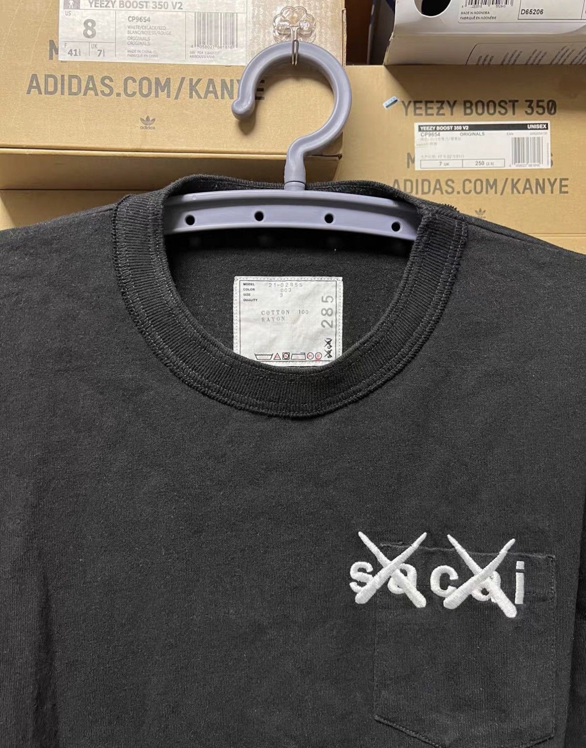 Sacai Sacai x KAWS Embroidered Logo T-shirt J42 Size US M / EU 48-50 / 2 - 3 Thumbnail