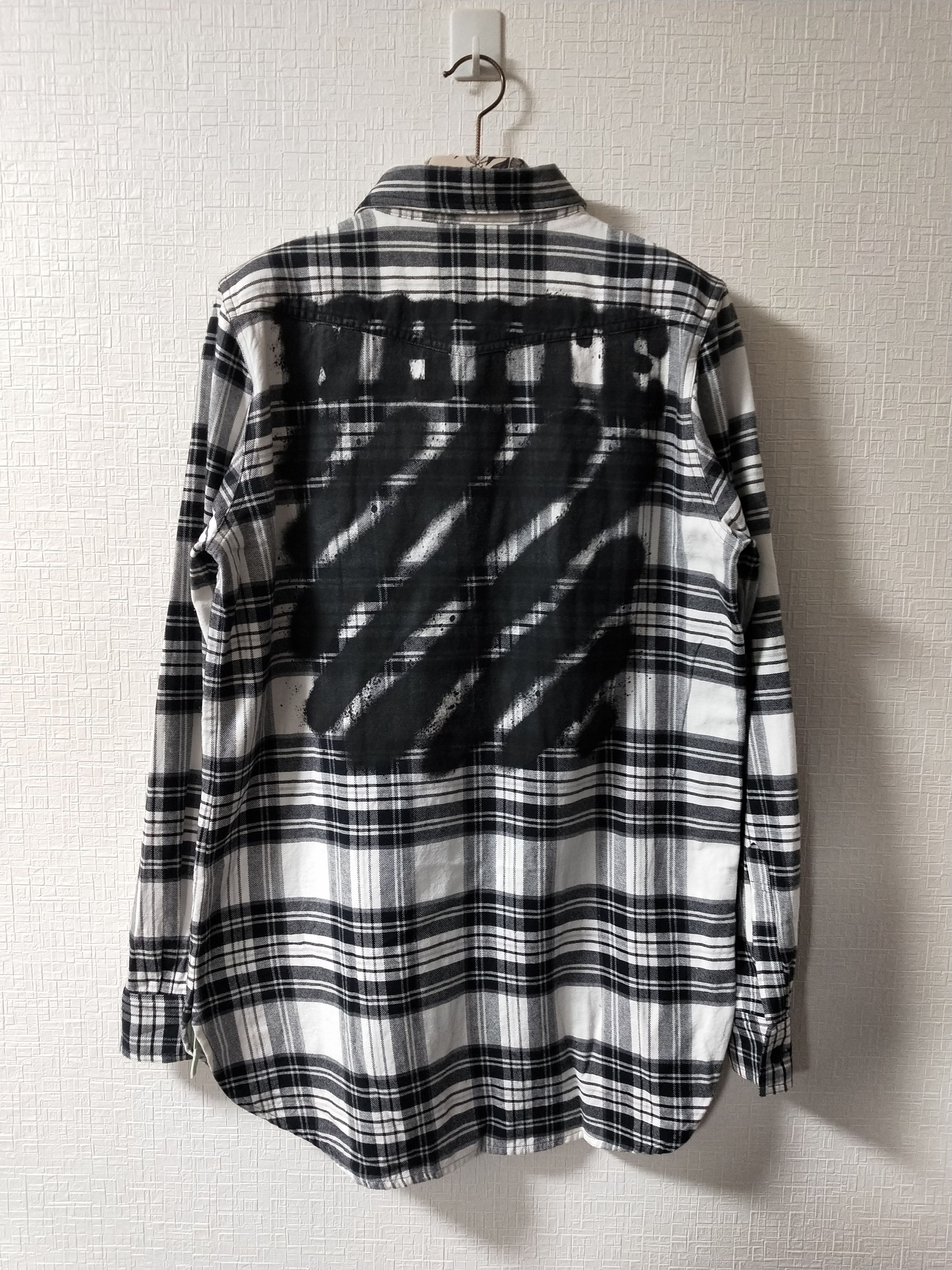 image of Off White Diagonal Spray Check Shirt in White, Men's (Size Small)