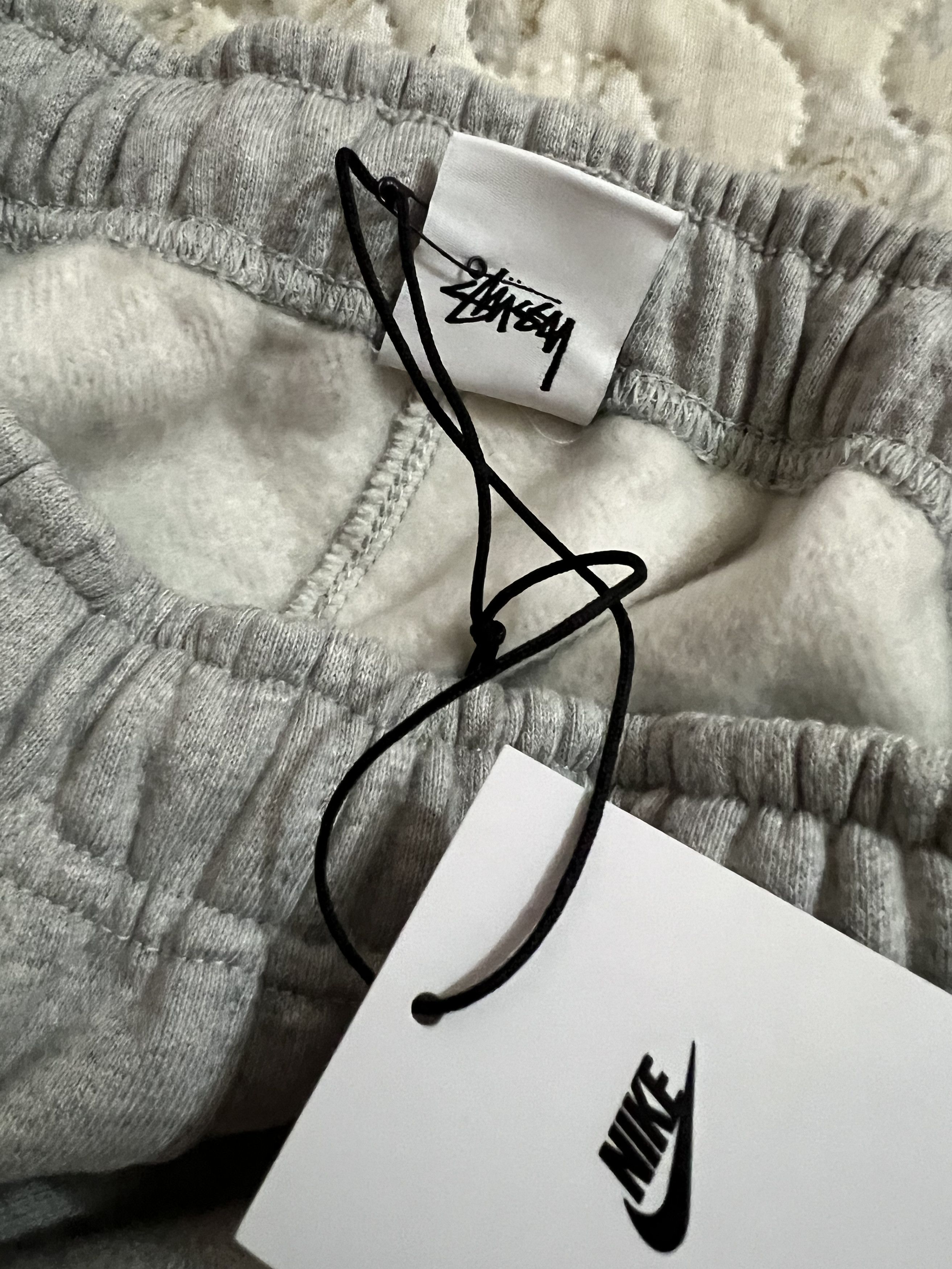 Nike × Stussy XS Nike Stussy Fleece Sweatpants Grey FW25 Fleece joggers Size US 30 / EU 46 - 13 Thumbnail