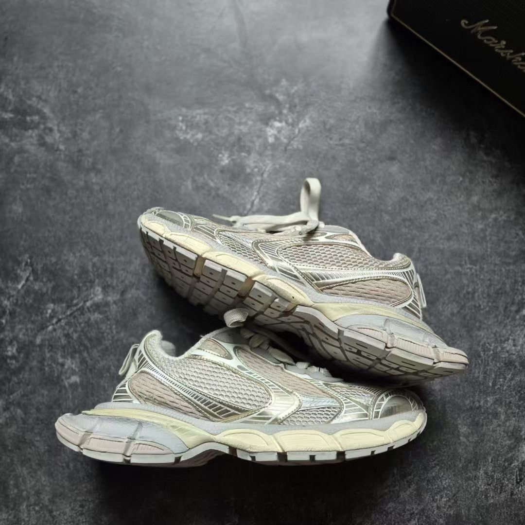Balenciaga Balenciaga Beige Lowtop Sneakers XXXL Men Size US 10 / EU 43 - 1 Thumbnail