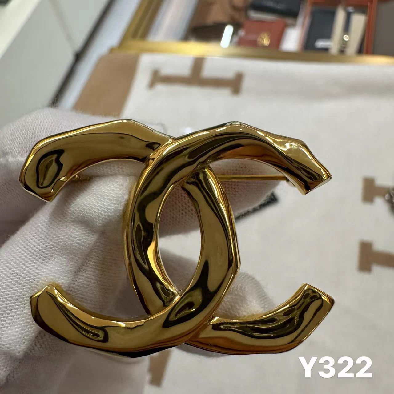 Chanel Chanel 23A Irregular CC Brooch New w/ Dust Bag Y322 Size ONE SIZE - 6 Thumbnail
