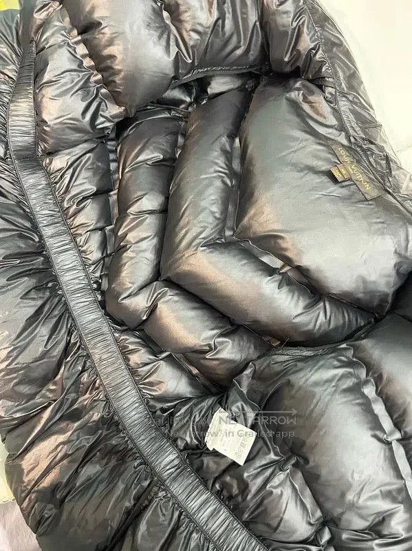 Louis Vuitton Louis Vuitton Black Women's Short Down Jacket . Size M / US 6-8 / IT 42-44 - 8 Thumbnail