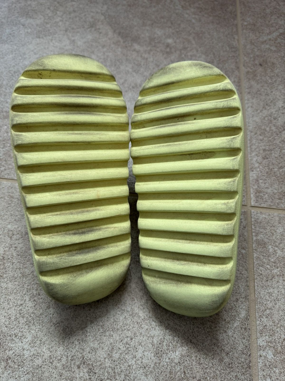 Adidas Yeezy Slides Size 7US Men’s Size US 7 / EU 40 - 4 Thumbnail